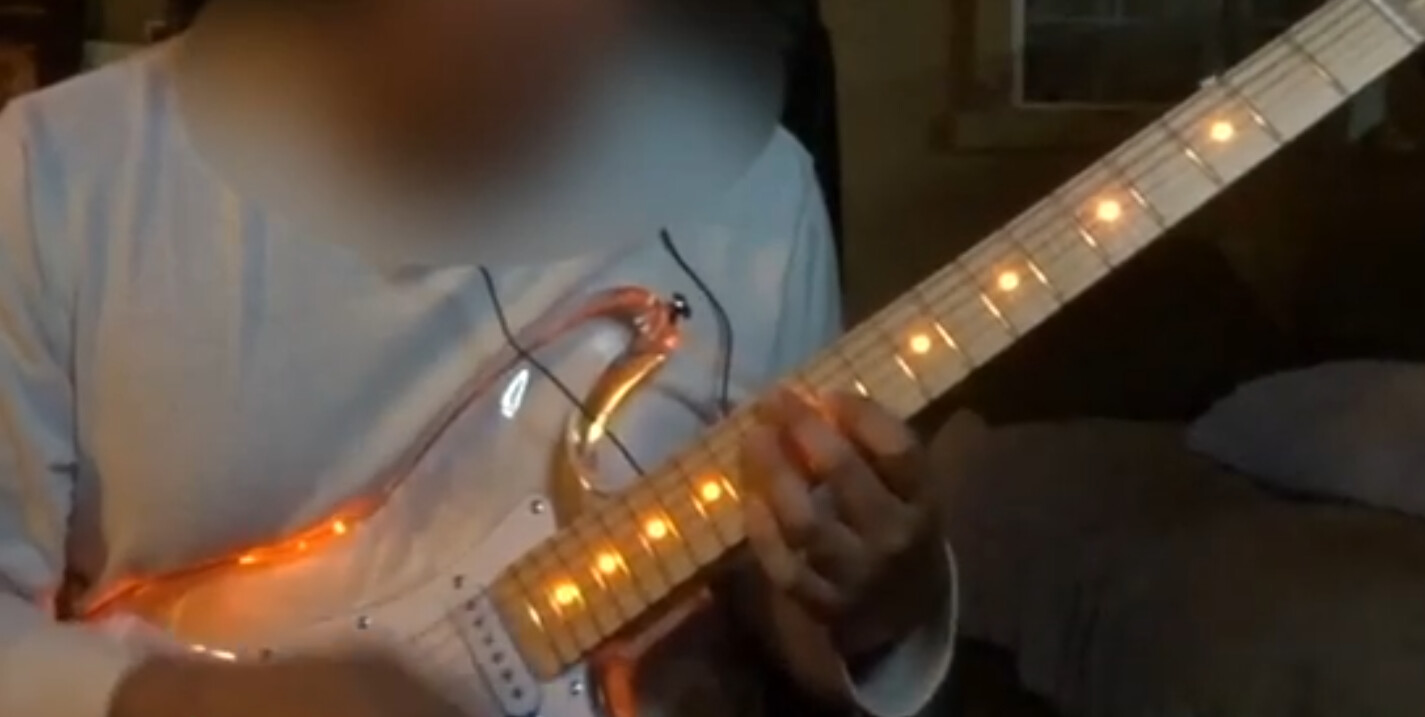 Afanti Cuerpo Acrílico con LED Light Diapasón de Arce Guitarra Eléctrica Strat