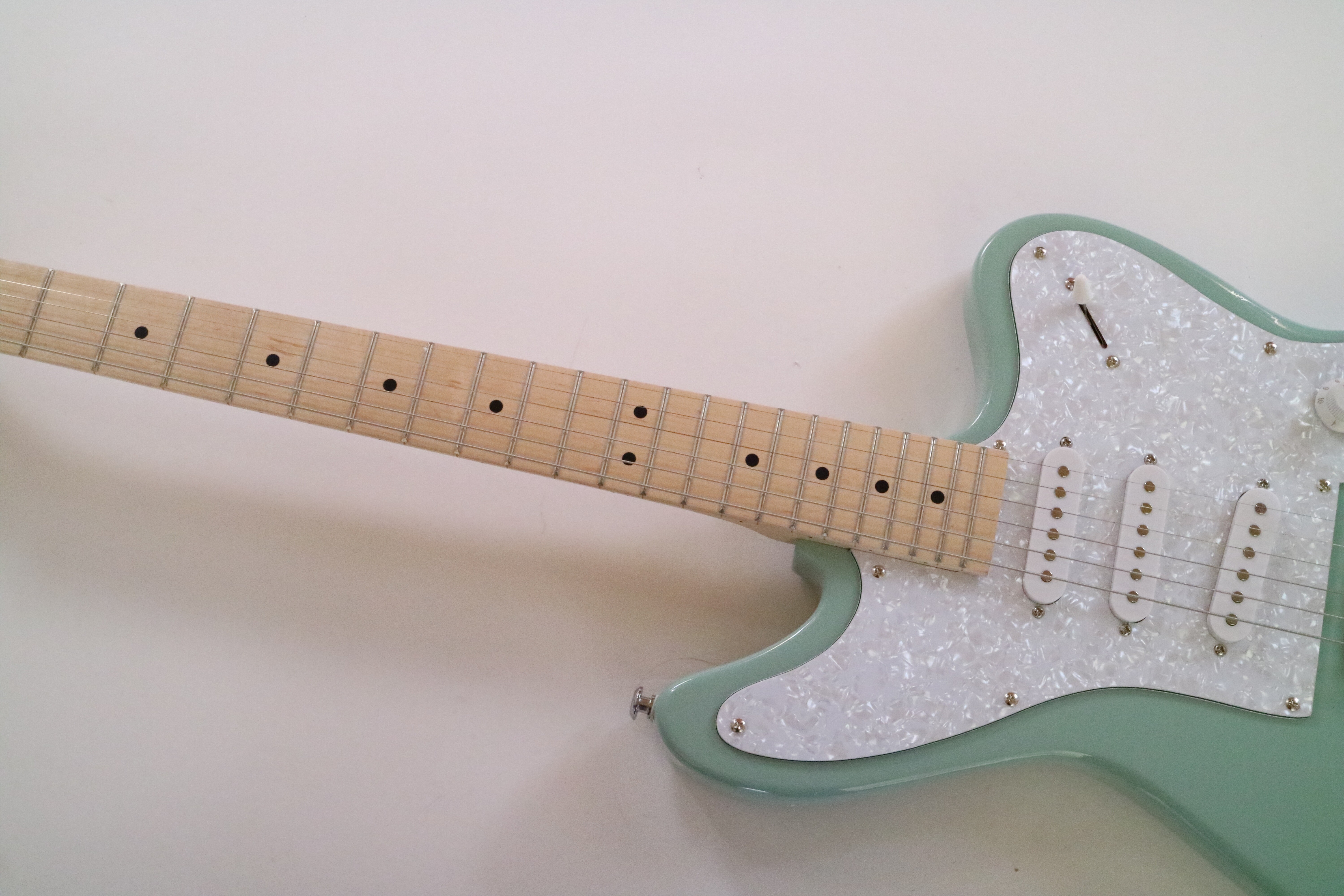 Afanti Customized SSS Pastilla Tremolo Puente Diapasón Arce Verde Guitarra Eléctrica