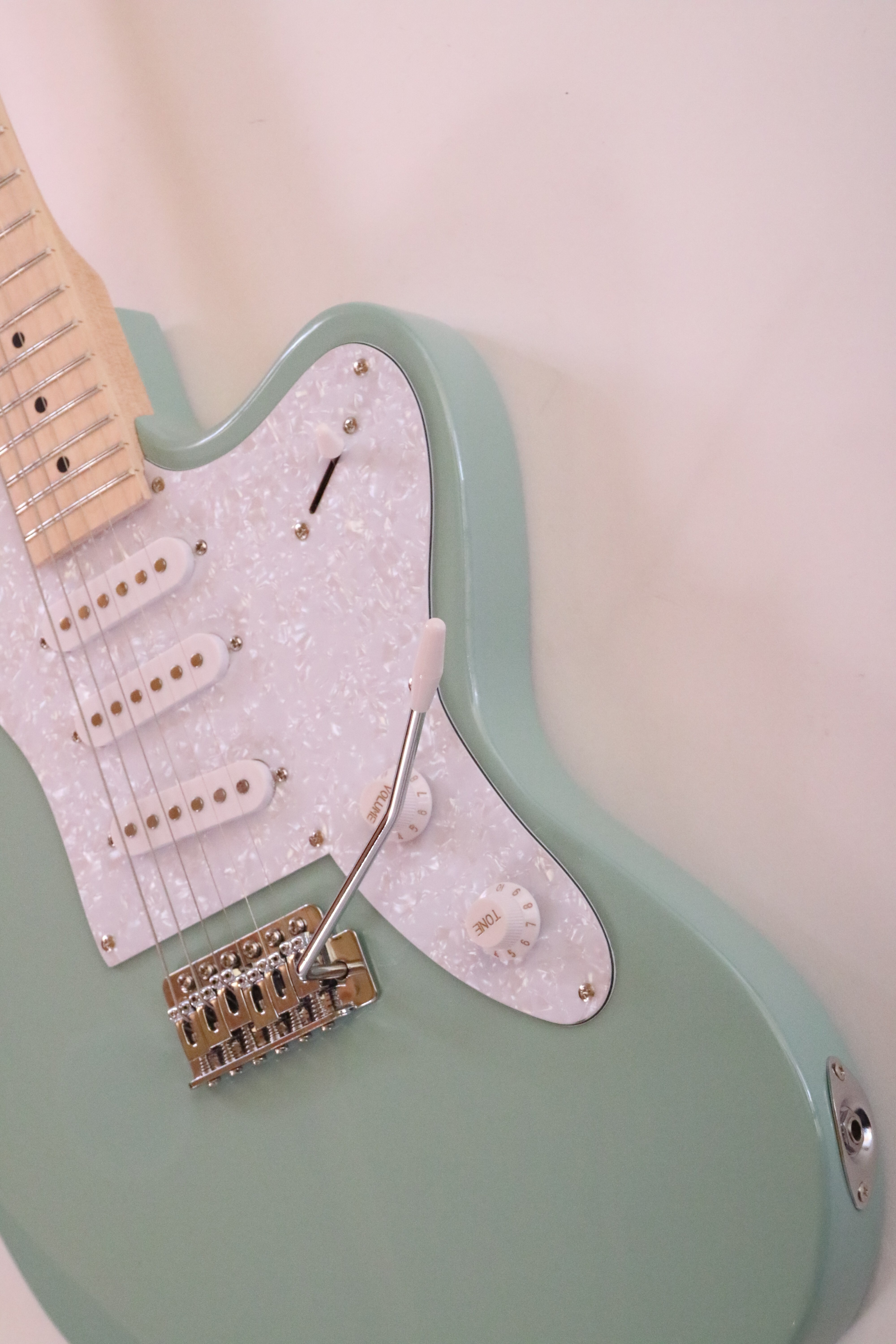 Afanti Customized SSS Pastilla Tremolo Puente Diapasón Arce Verde Guitarra Eléctrica