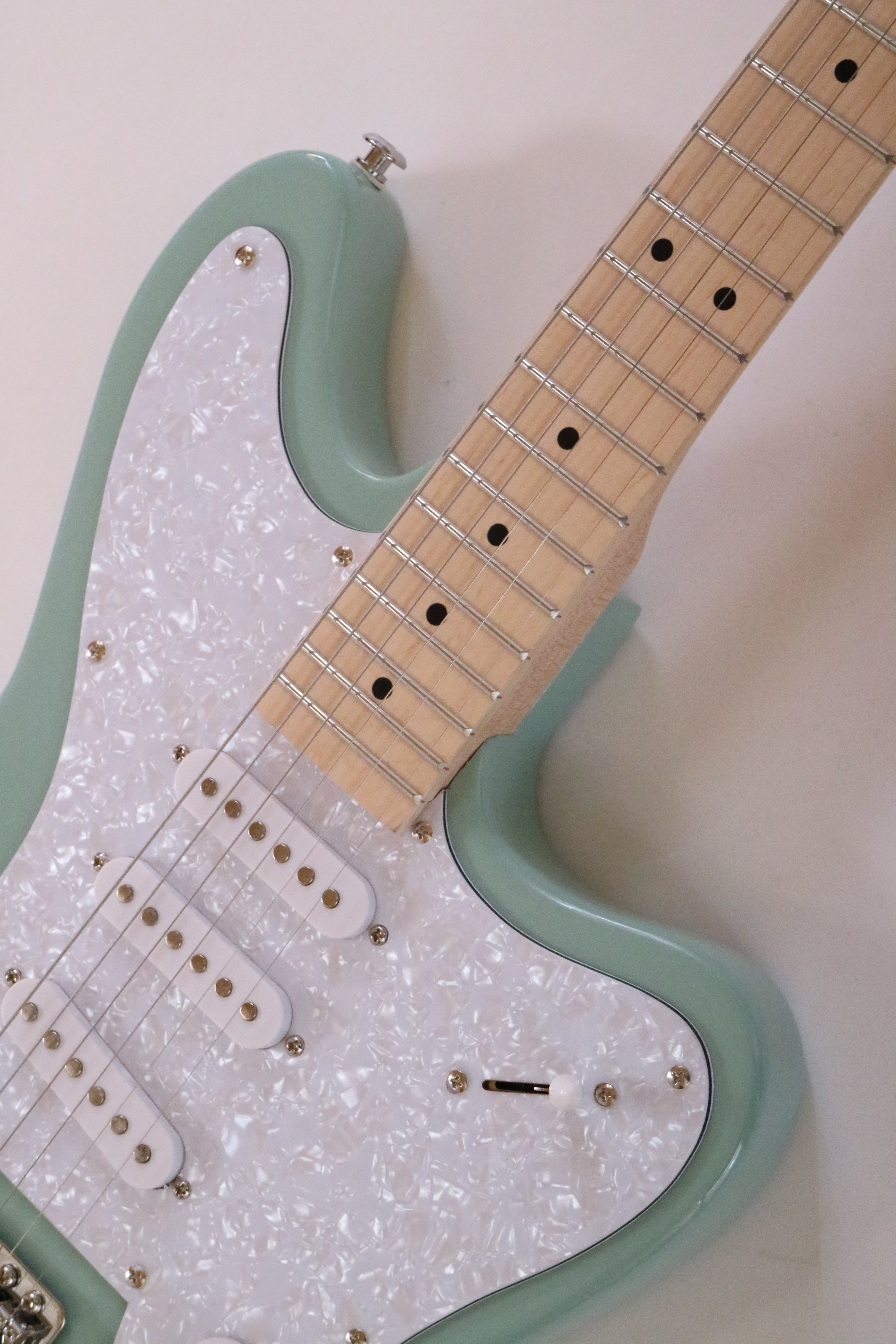 Afanti Customized SSS Pastilla Tremolo Puente Diapasón Arce Verde Guitarra Eléctrica