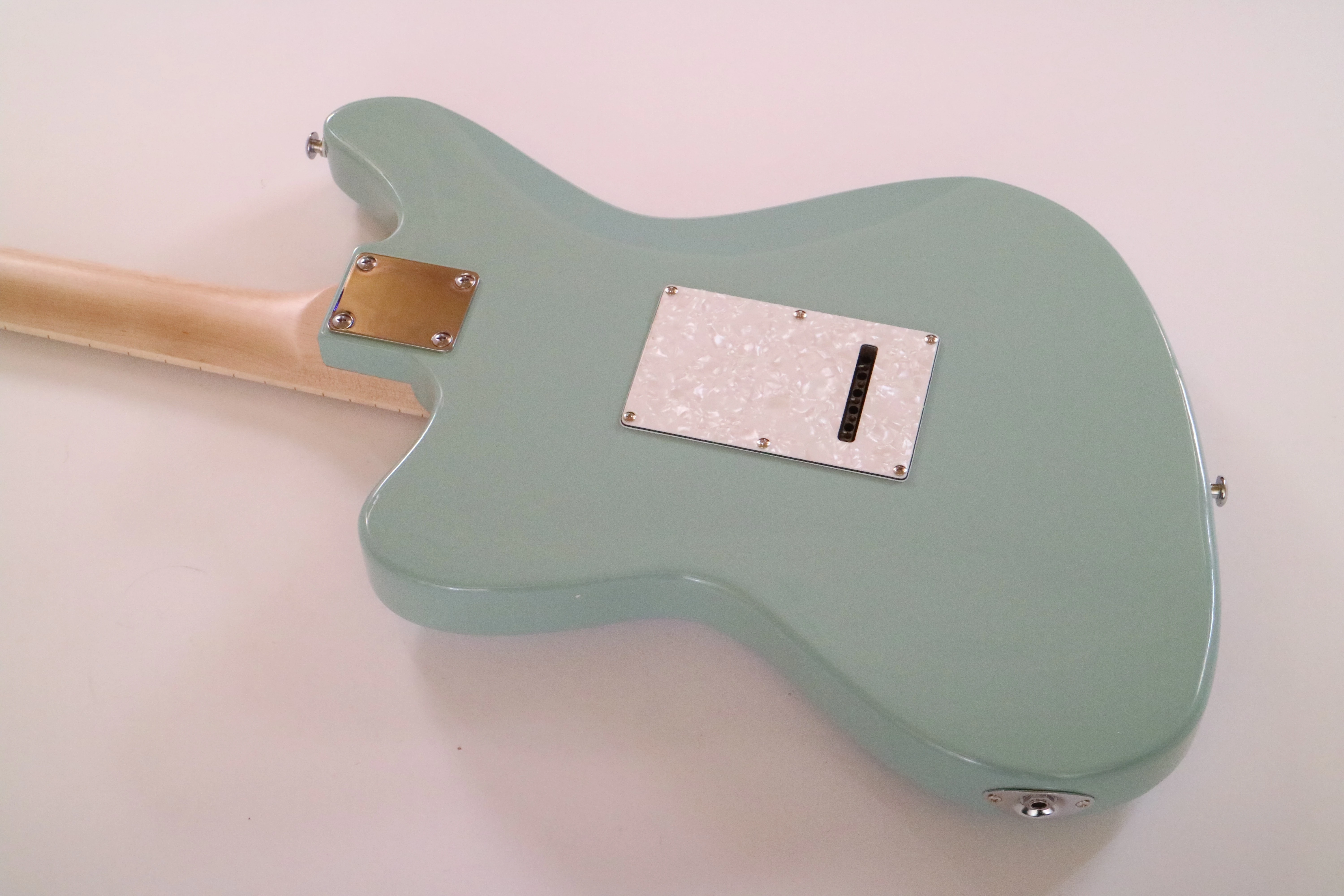 Afanti Customized SSS Pastilla Tremolo Puente Diapasón Arce Verde Guitarra Eléctrica