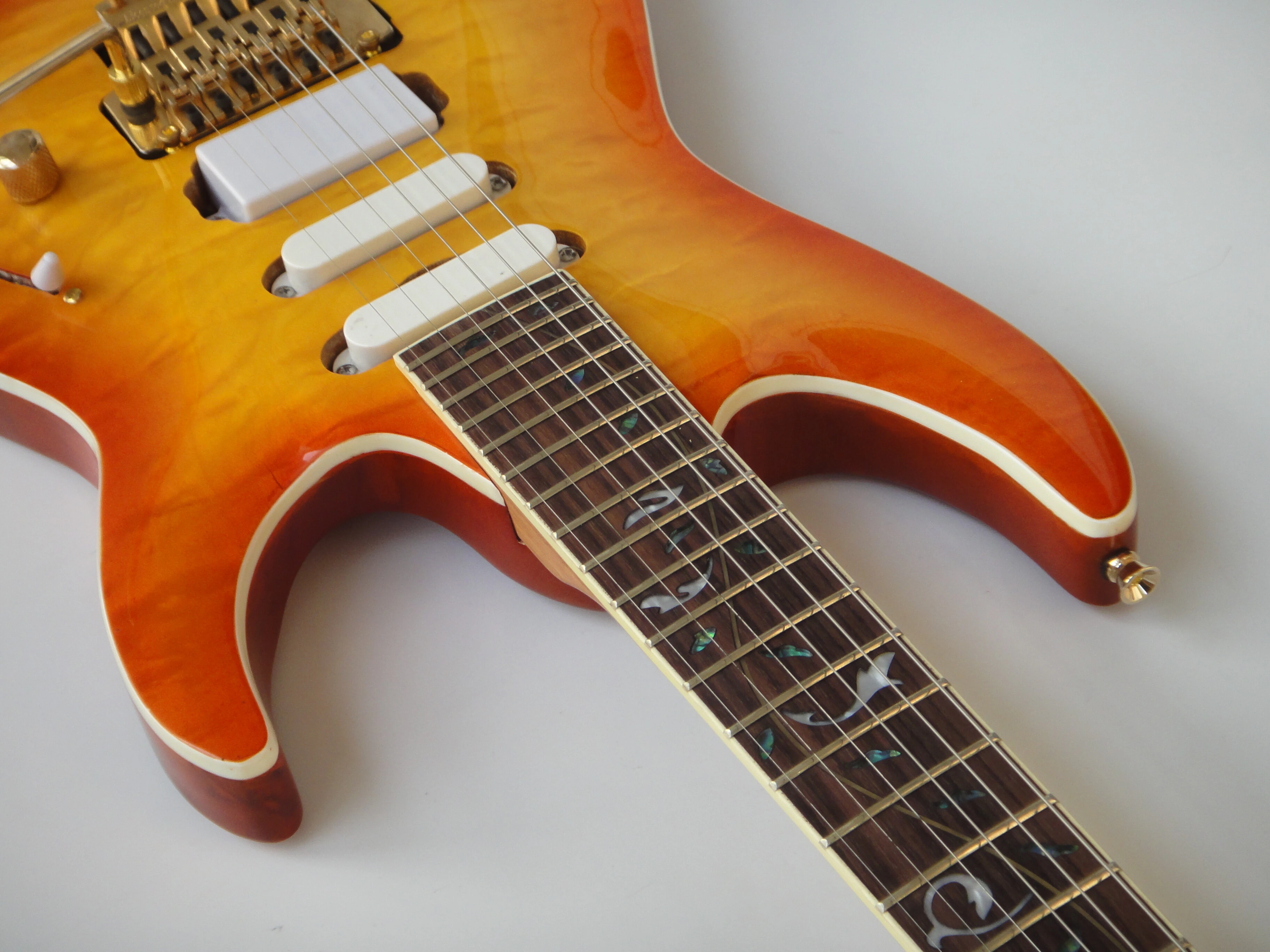 Guitarra Eléctrica Afanti 24 Trastes Cuerpo Caoba