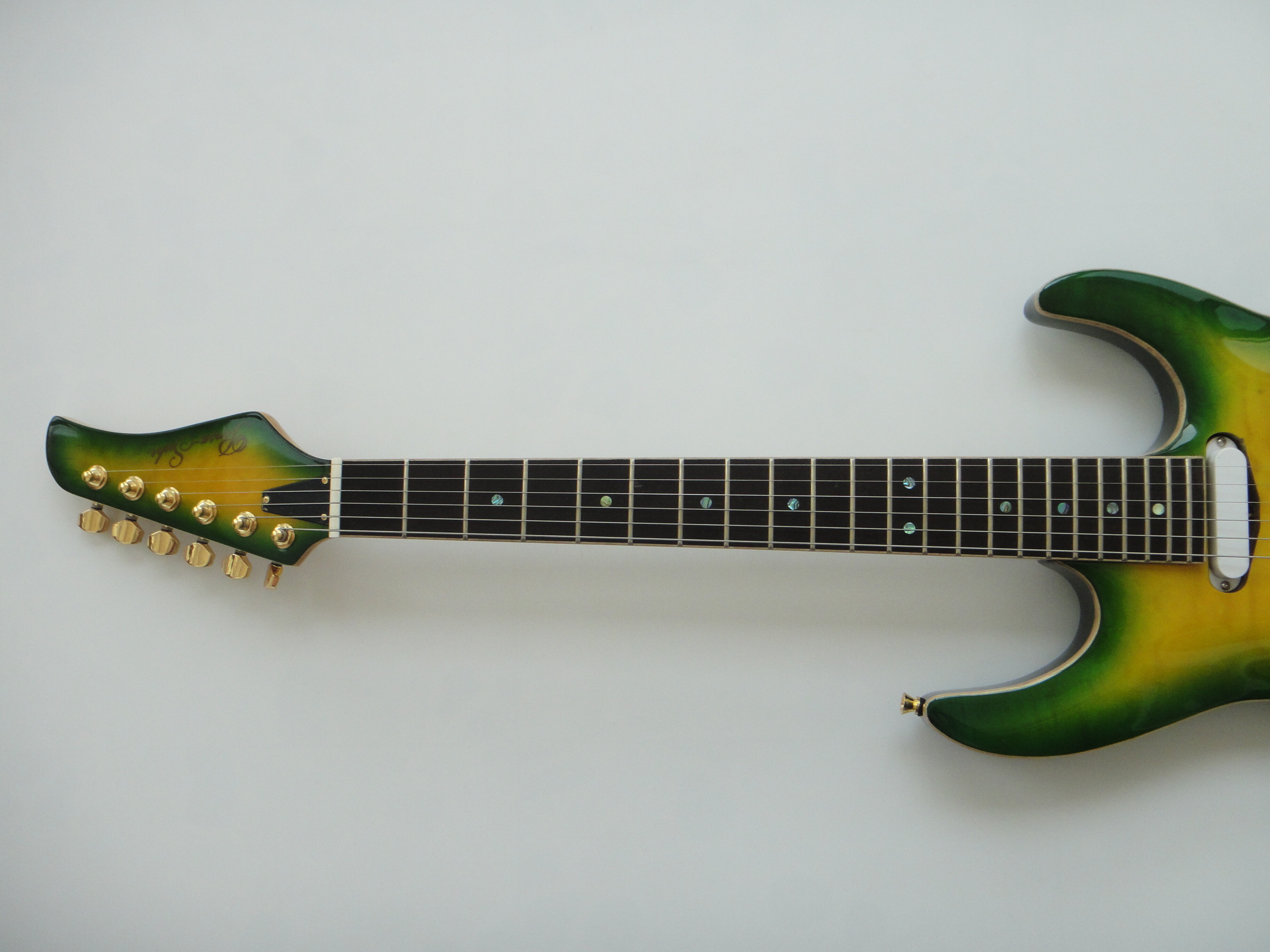 Guitarra Eléctrica Afanti Caoba con chapa de Arce Flameado en tapa y fondo