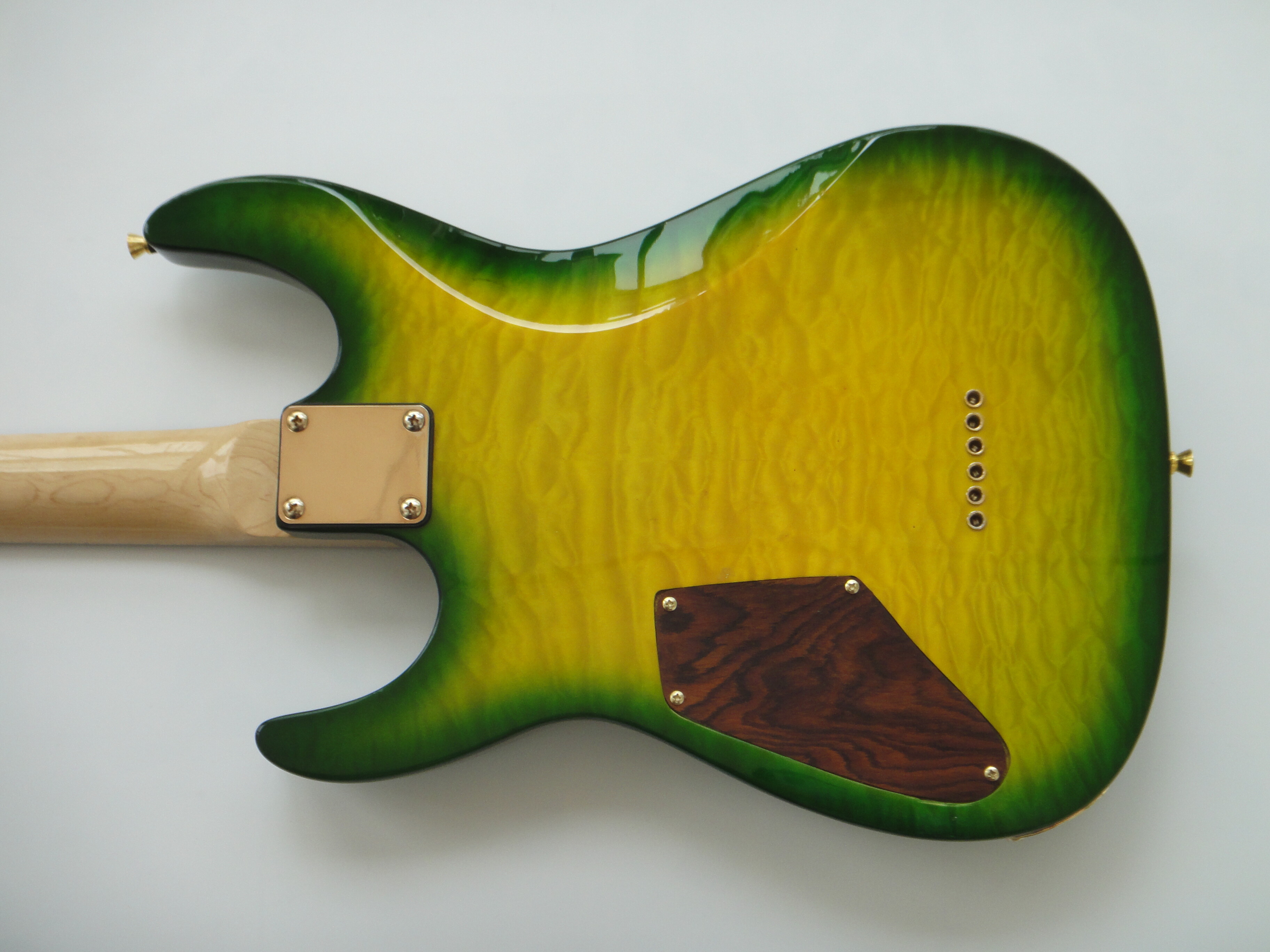 Guitarra Eléctrica Afanti Caoba con chapa de Arce Flameado en tapa y fondo