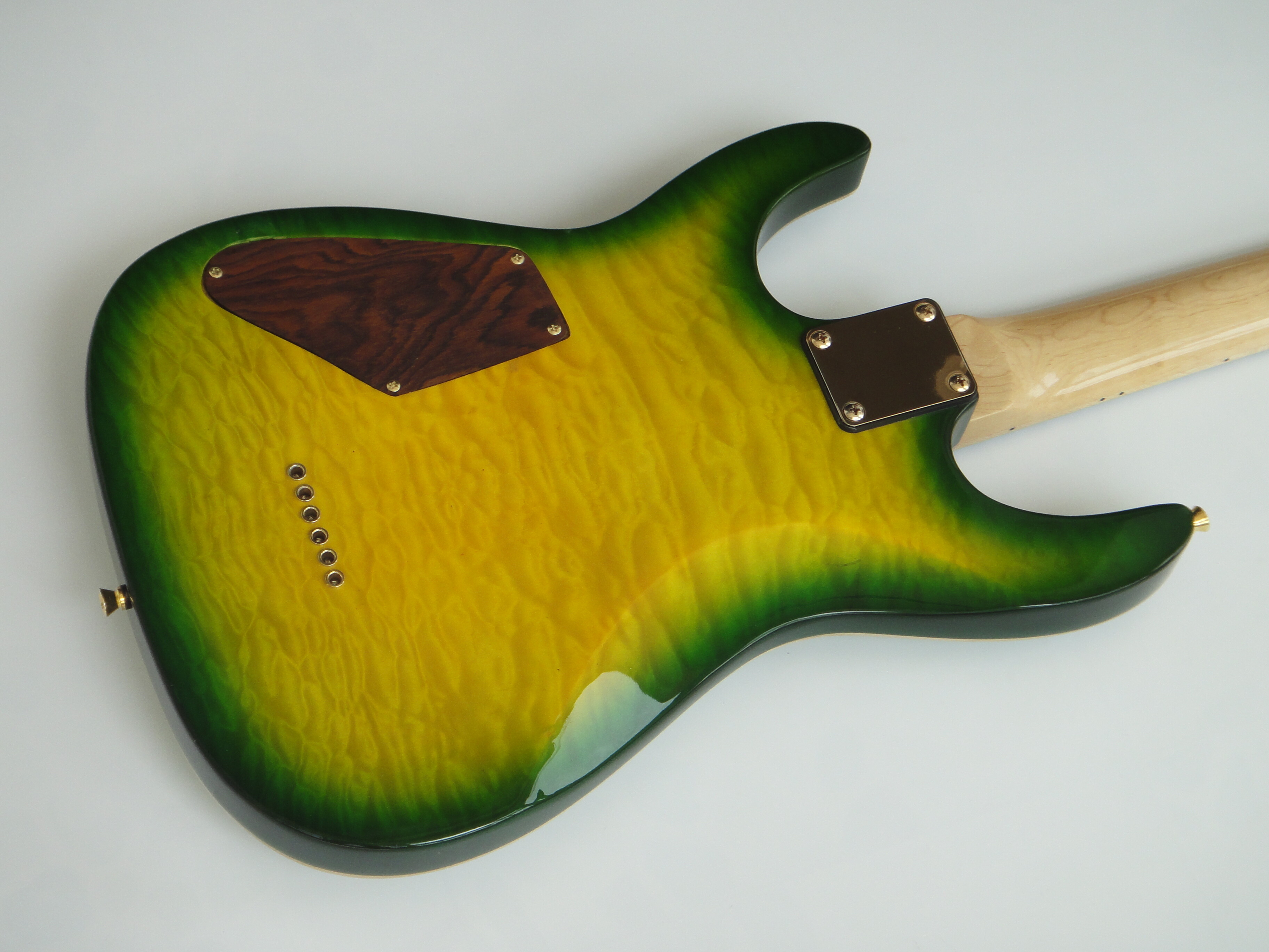 Guitarra Eléctrica Afanti Caoba con chapa de Arce Flameado en tapa y fondo