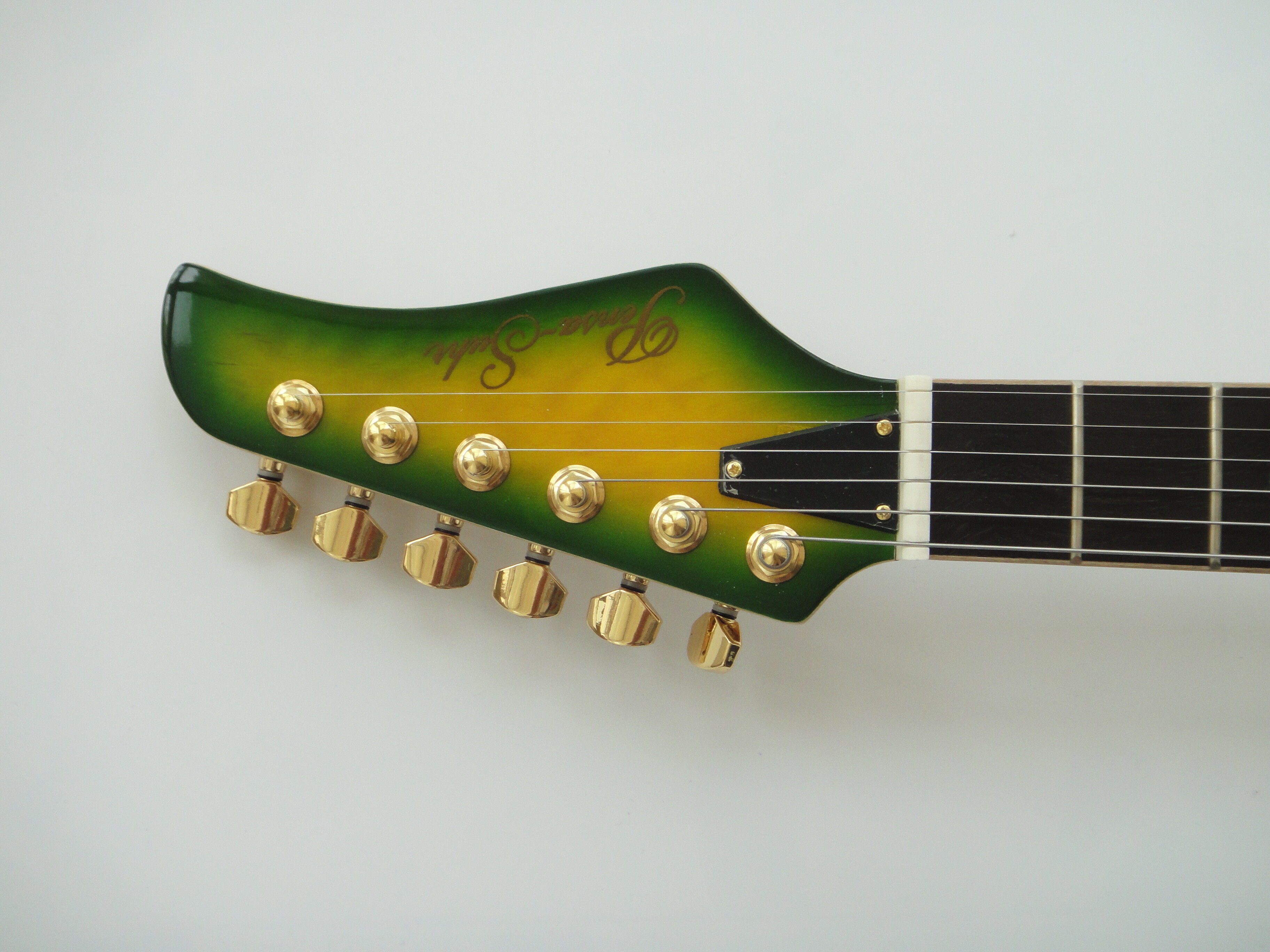 Guitarra Eléctrica Afanti Caoba con chapa de Arce Flameado en tapa y fondo