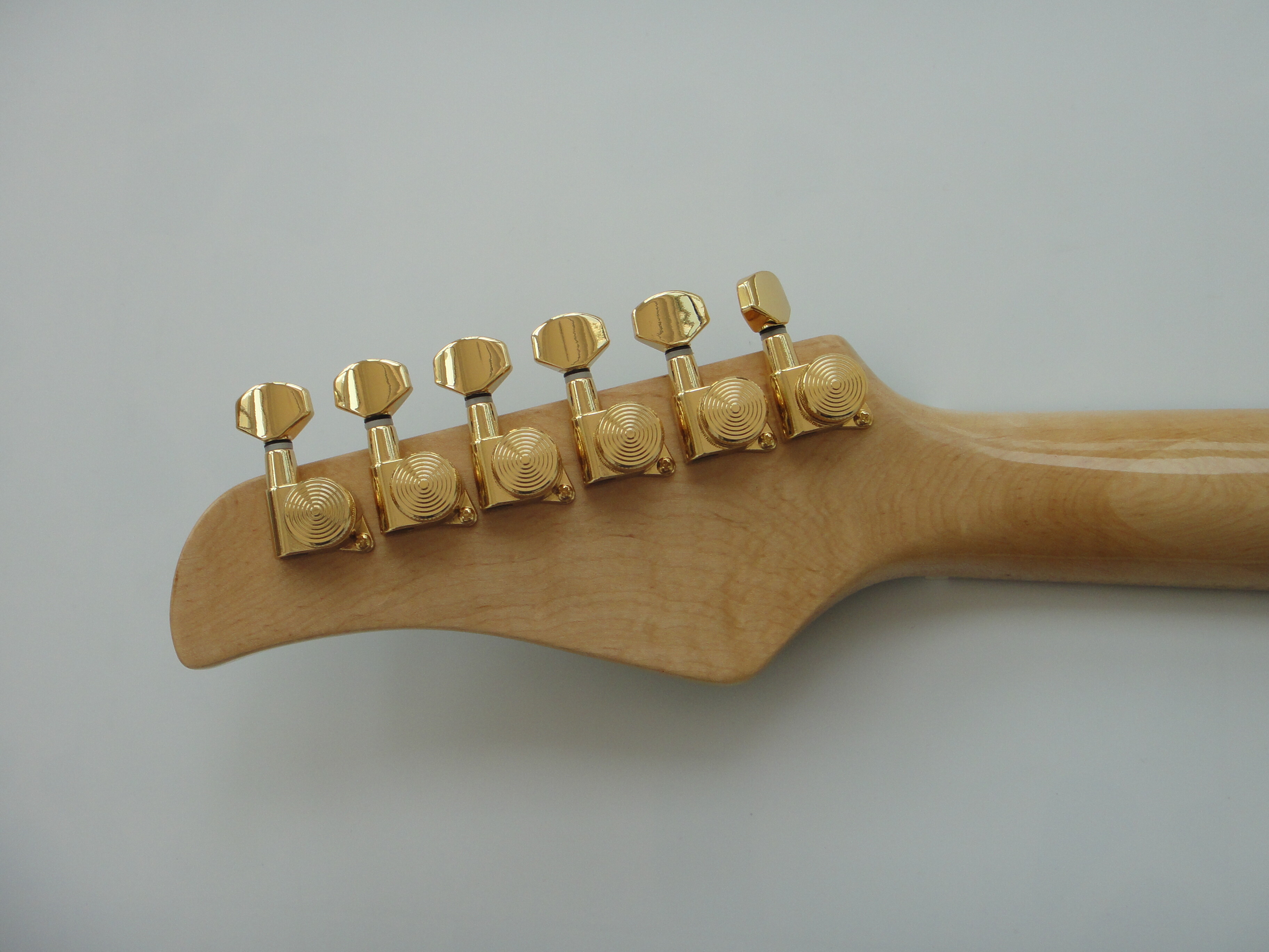 Guitarra Eléctrica Afanti Caoba con chapa de Arce Flameado en tapa y fondo