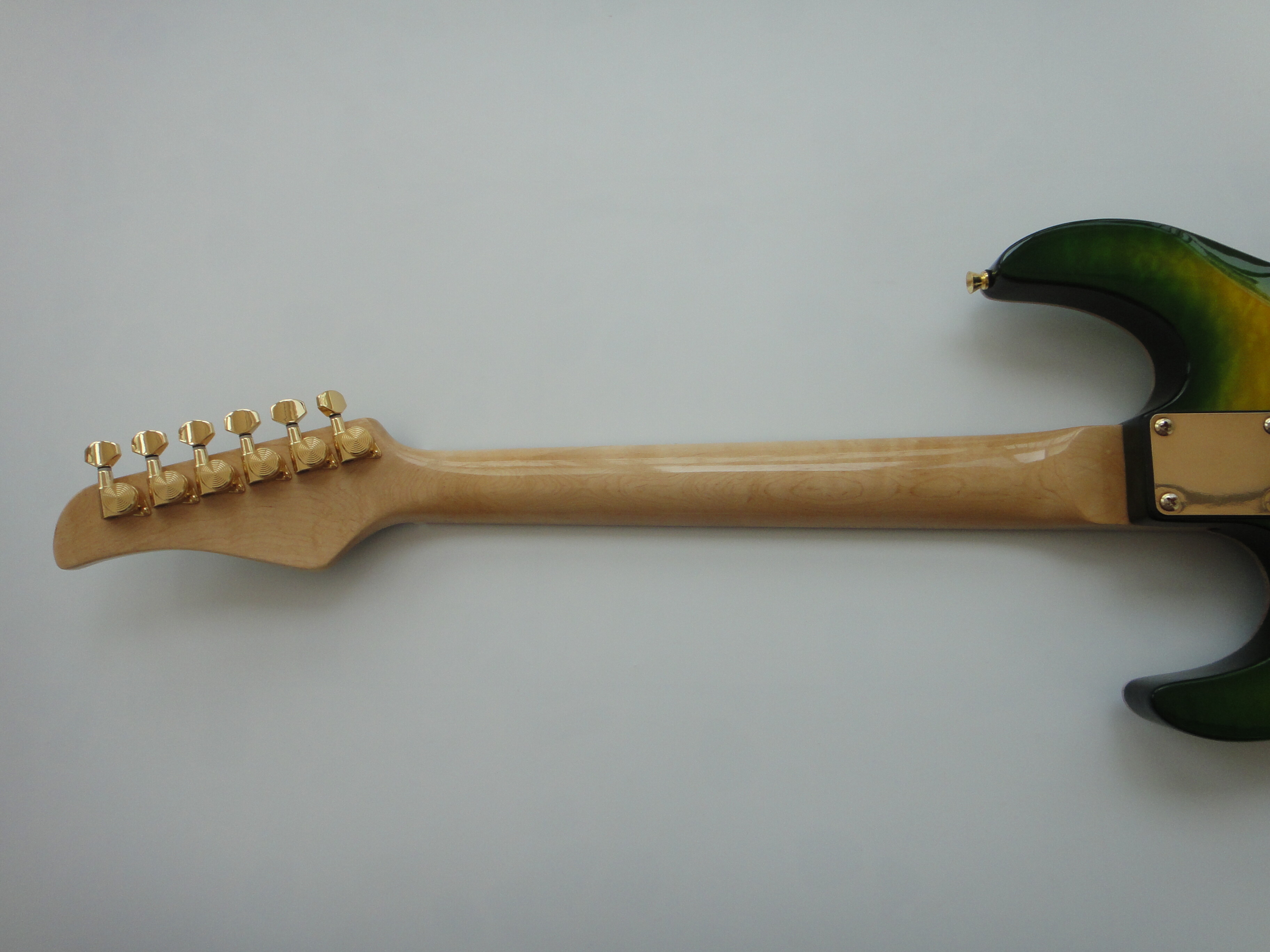 Guitarra Eléctrica Afanti Caoba con chapa de Arce Flameado en tapa y fondo