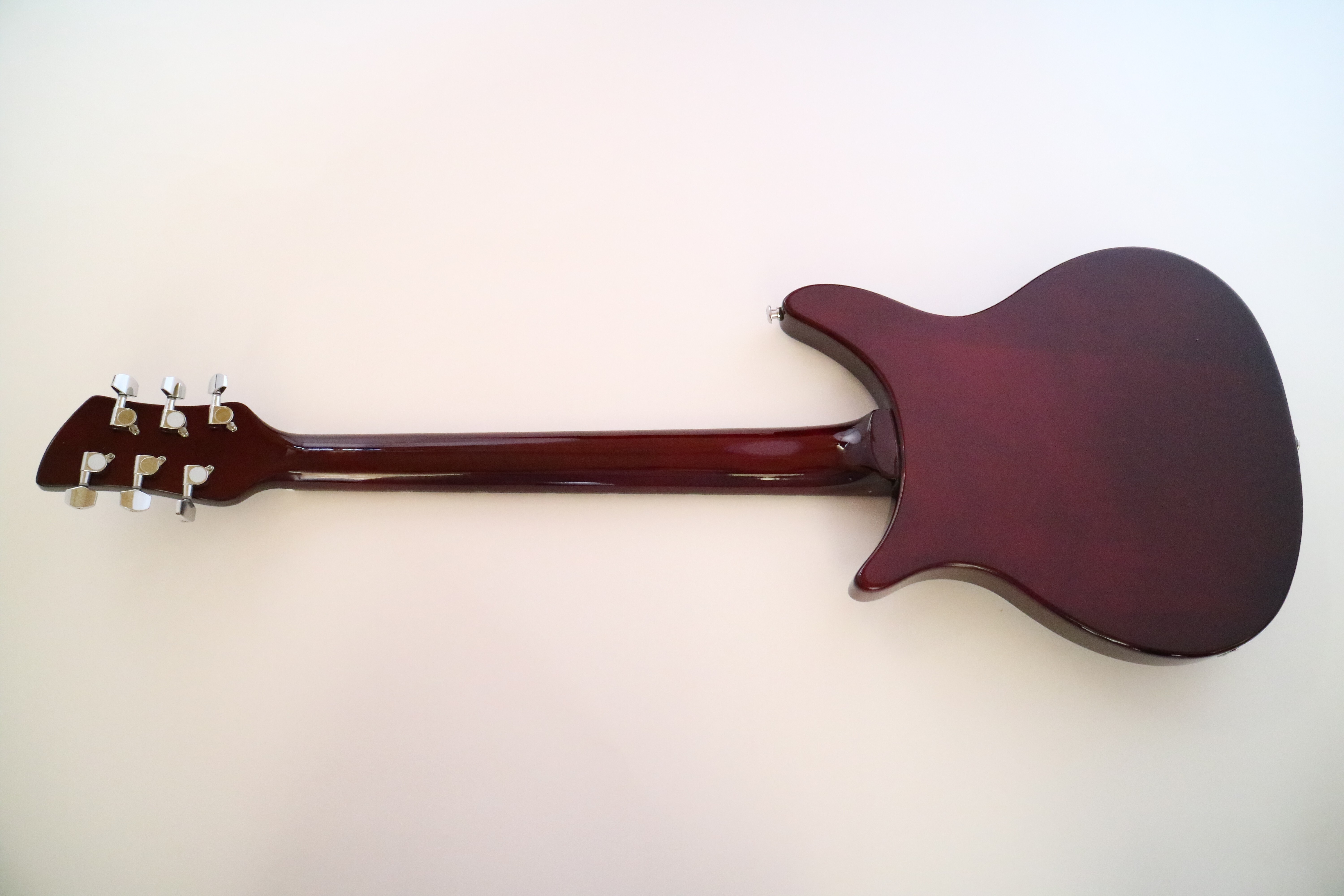 Guitarra eléctrica Afanti Rick Style con cuerpo de tilo