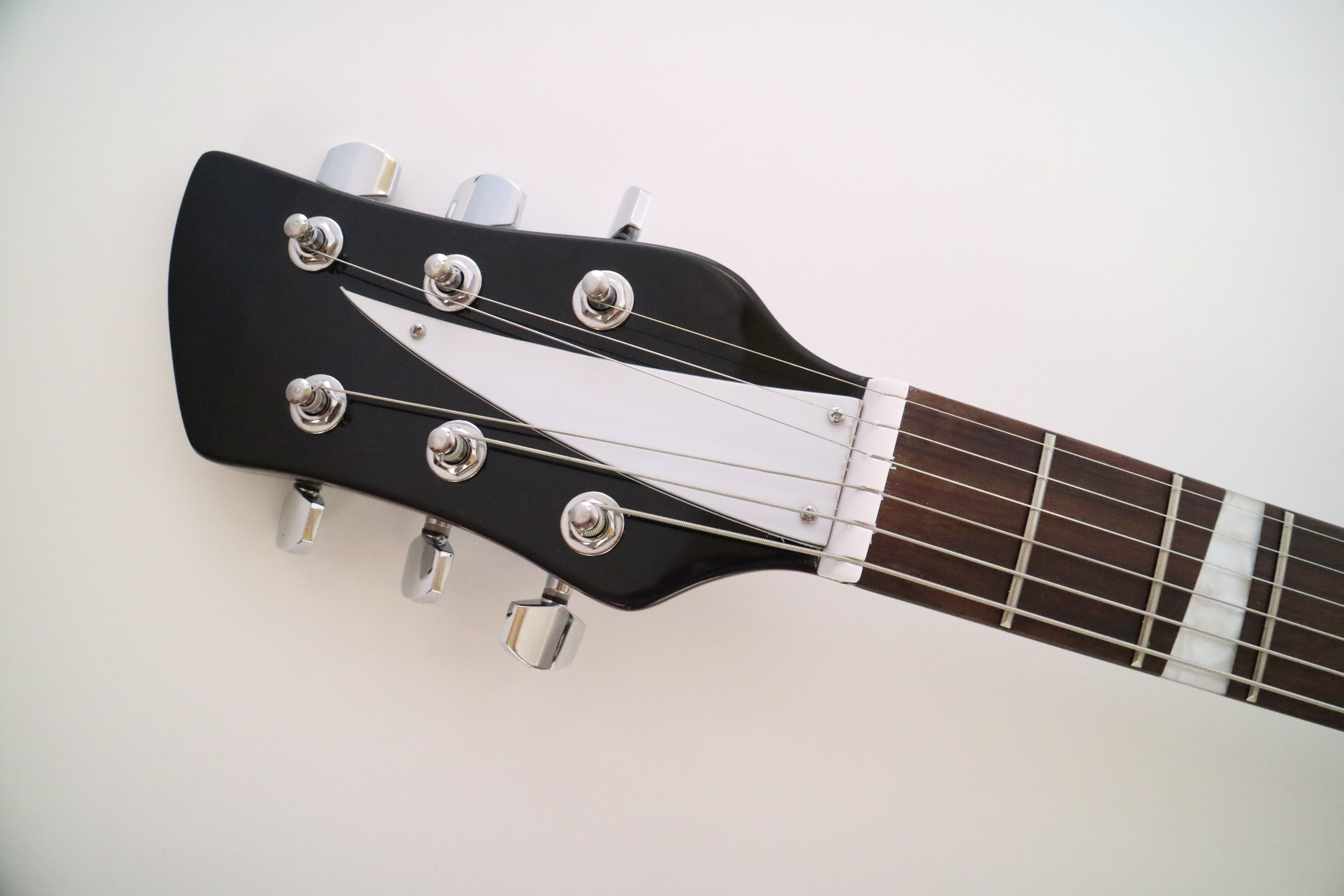 Guitarra eléctrica Afanti Rick Style con cuerpo de tilo