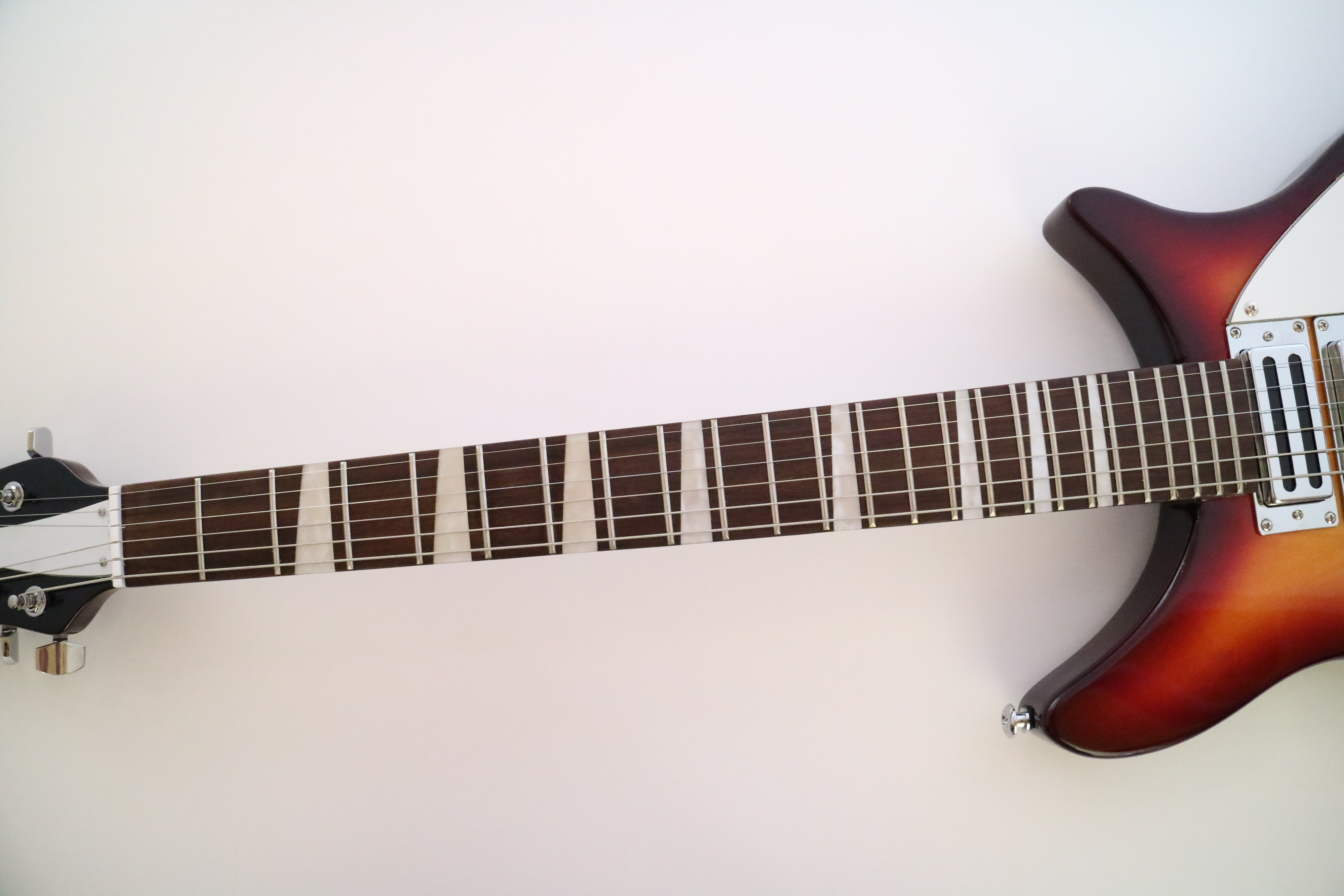 Guitarra eléctrica Afanti Rick Style con cuerpo de tilo