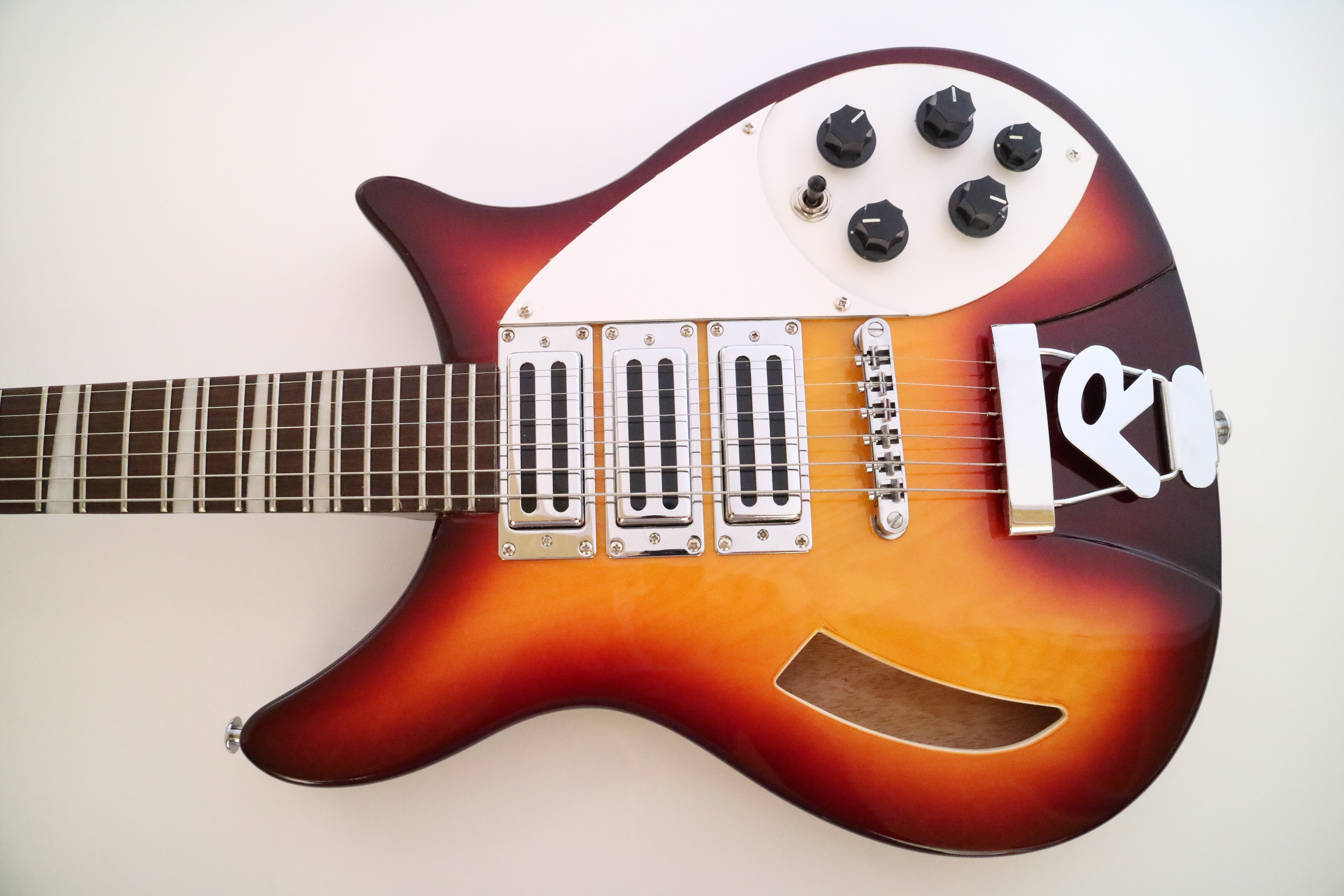 Guitarra eléctrica Afanti Rick Style con cuerpo de tilo