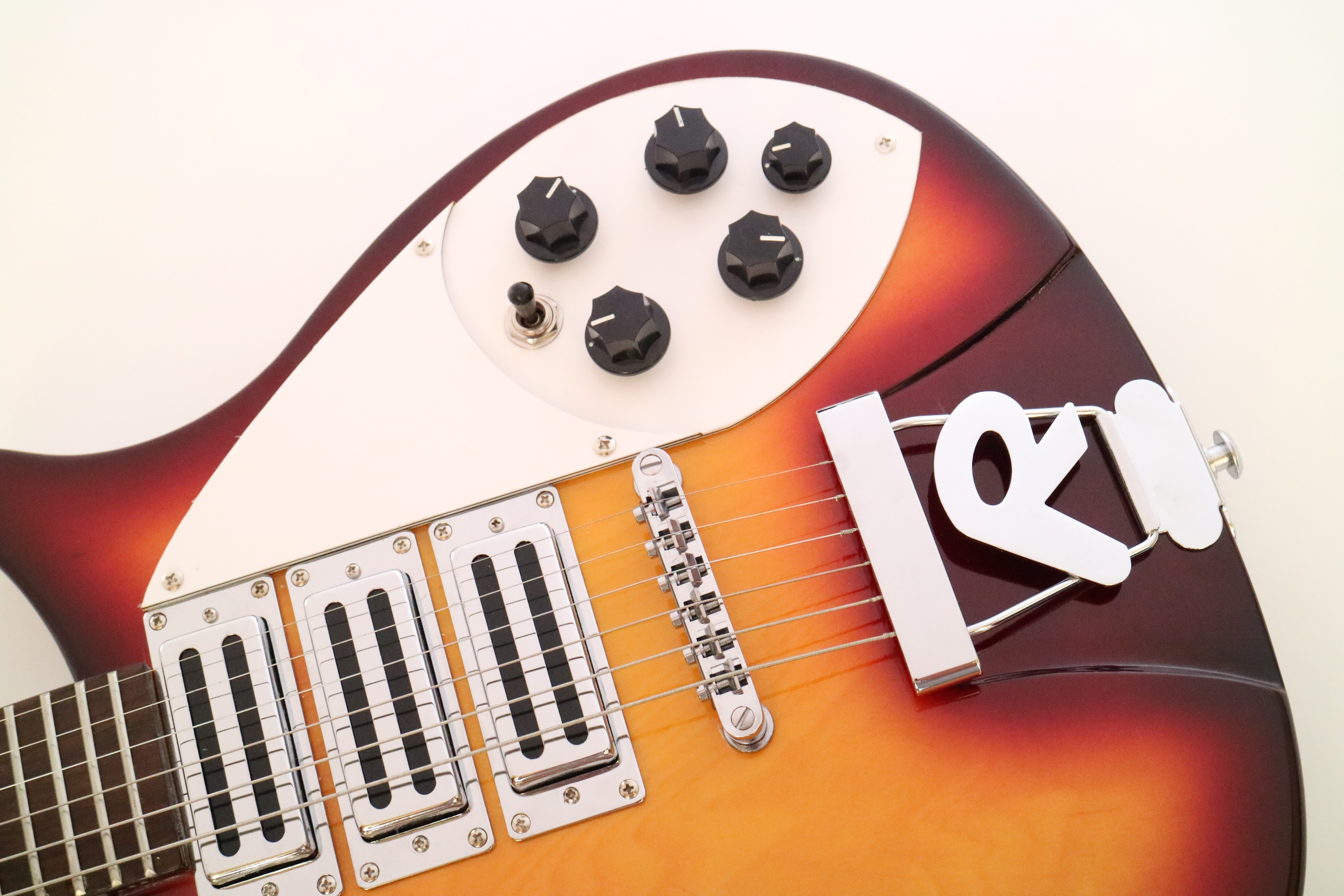 Guitarra eléctrica Afanti Rick Style con cuerpo de tilo