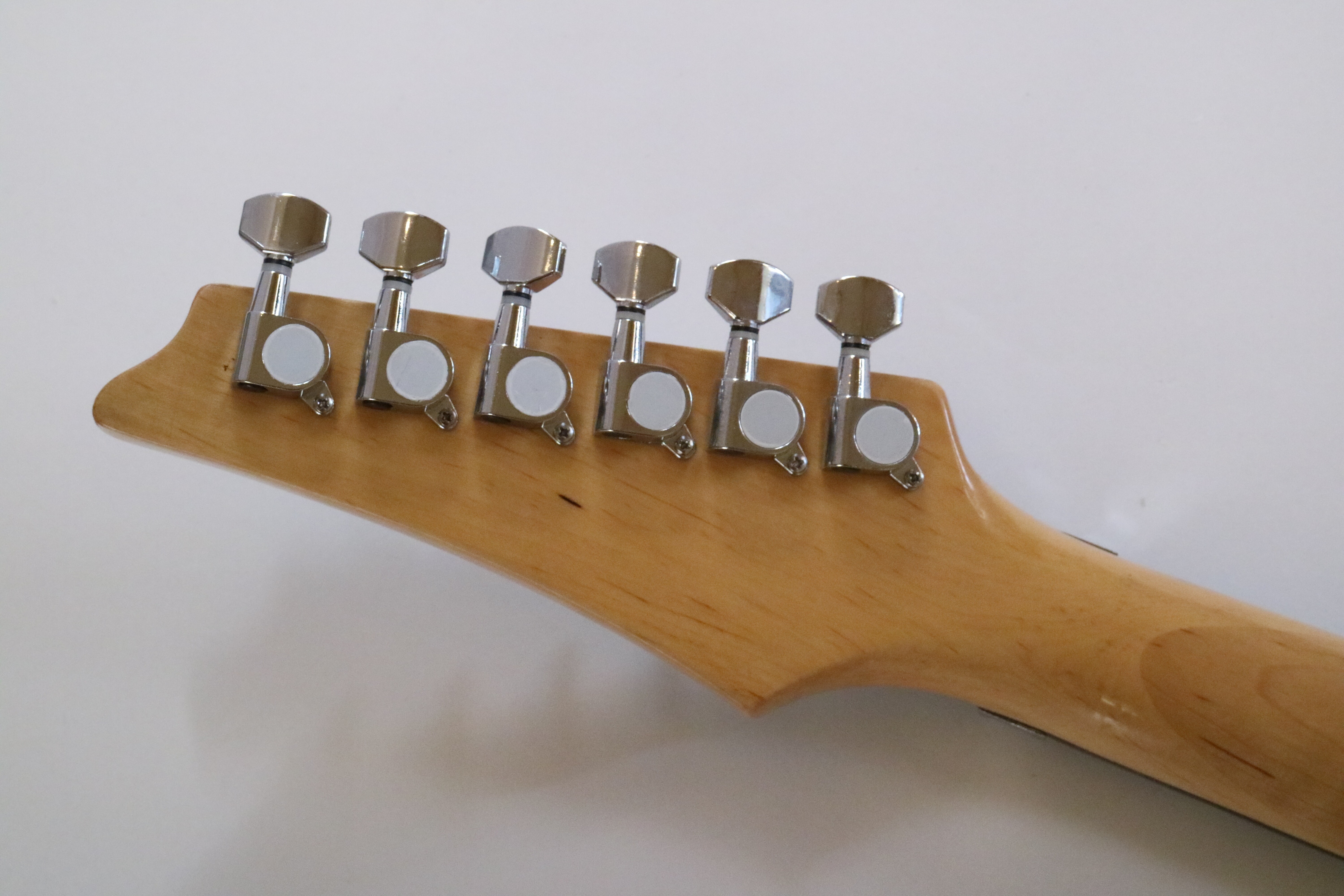 Guitarra eléctrica Afanti personalizada con mástil de arce y pastilla SSH de 6 cuerdas en color azul.