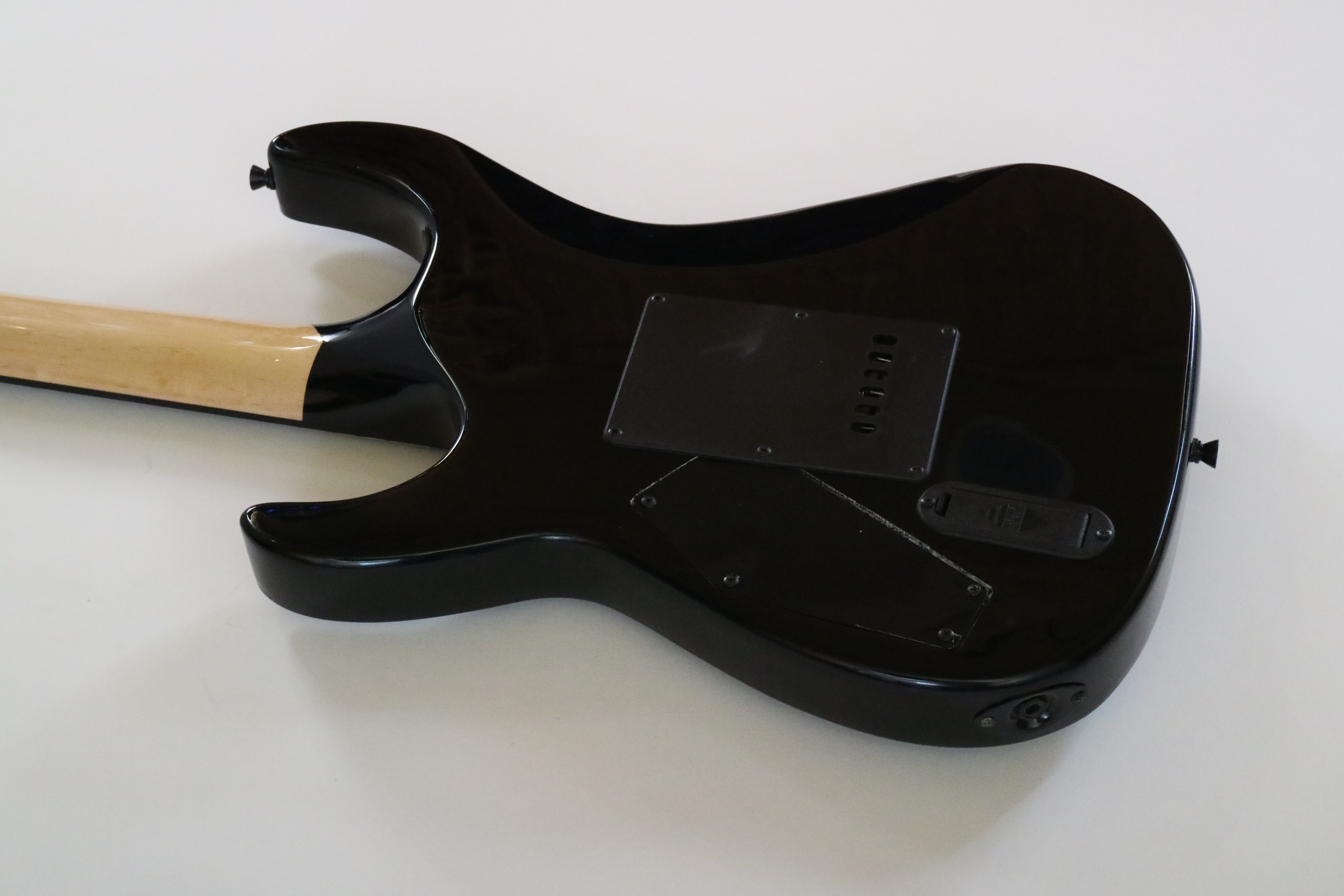 Afanti Guitarra Eléctrica con Cuerpo de Caoba y Pastilla EMG