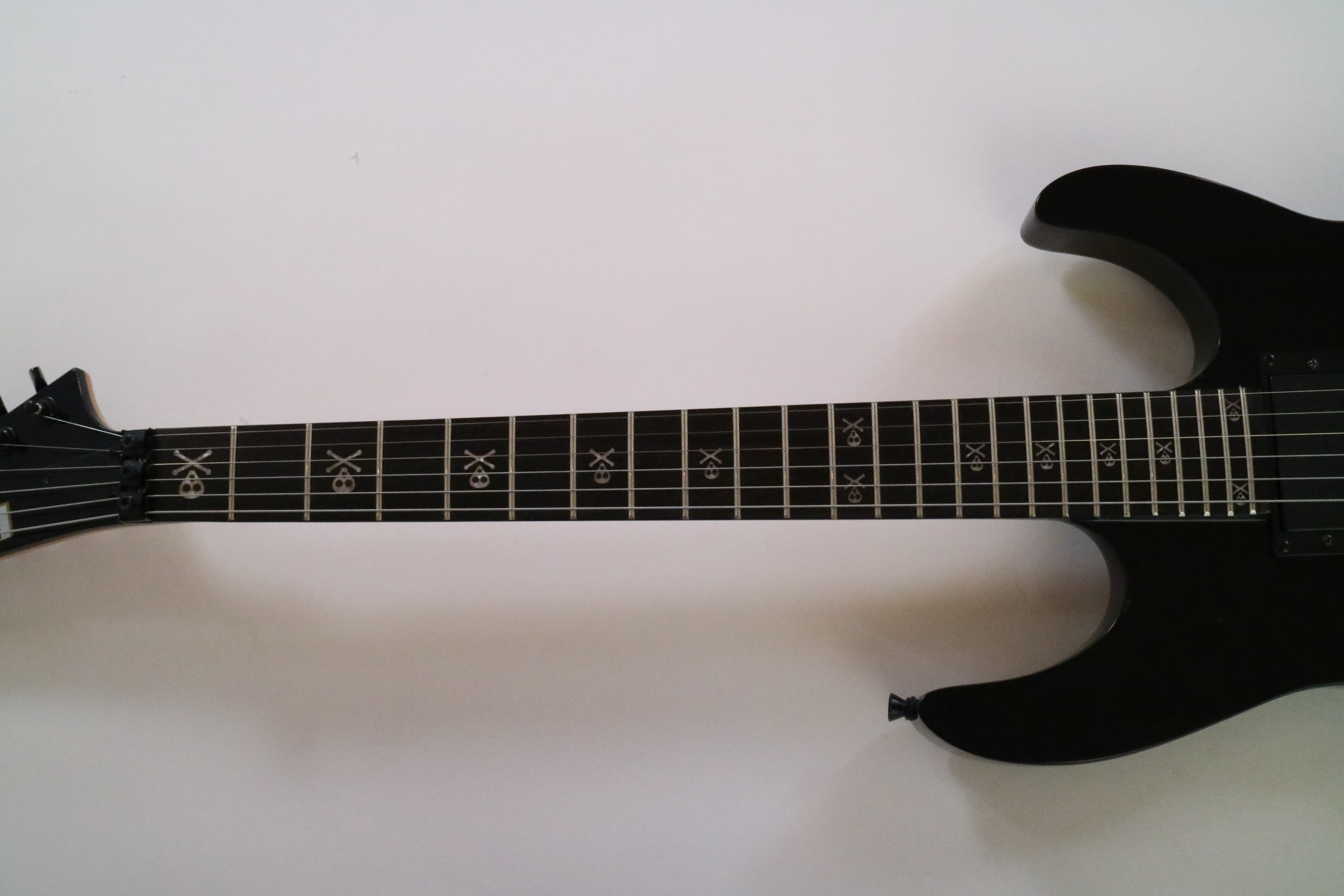 Afanti Guitarra Eléctrica con Cuerpo de Caoba y Pastilla EMG