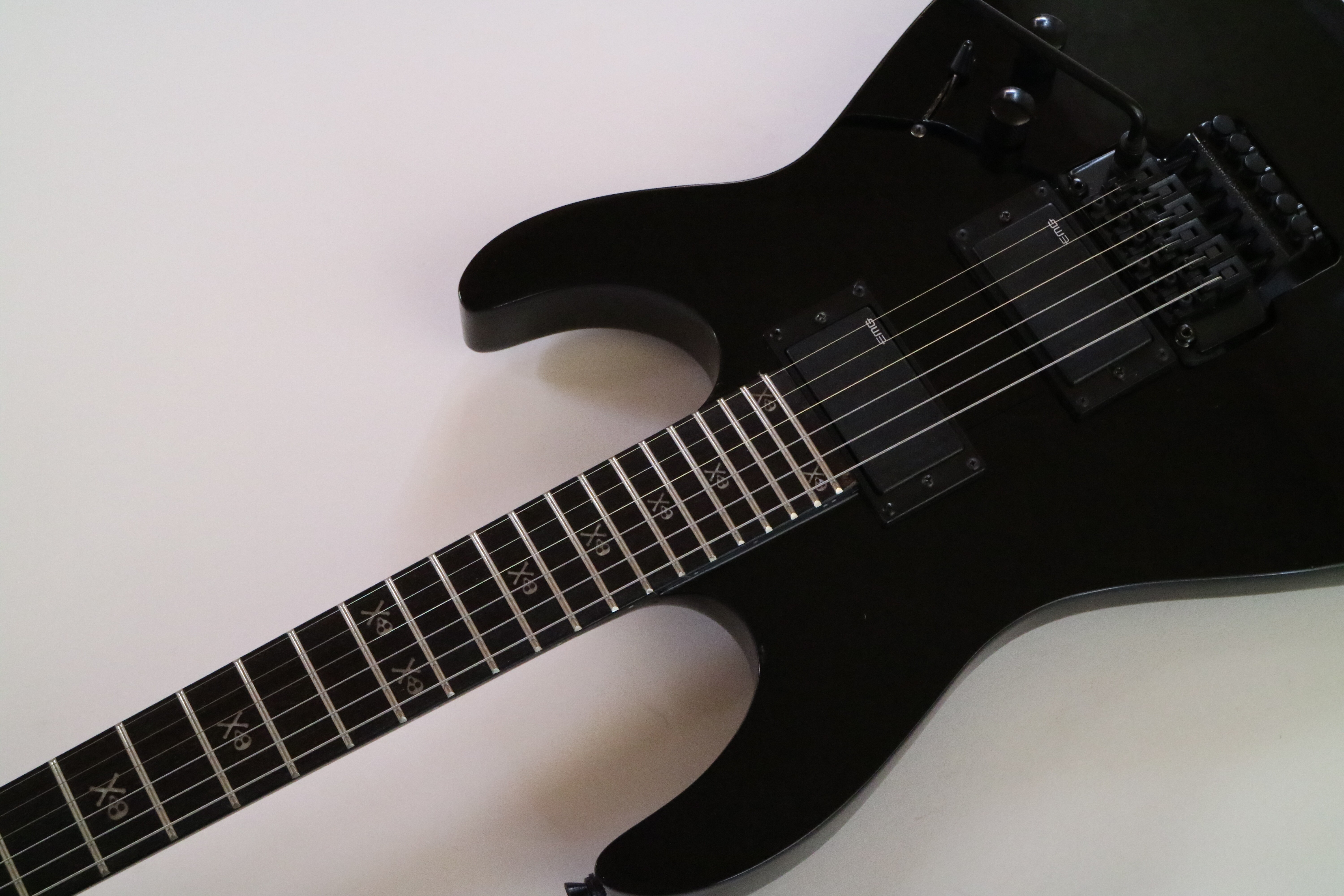 Afanti Guitarra Eléctrica con Cuerpo de Caoba y Pastilla EMG