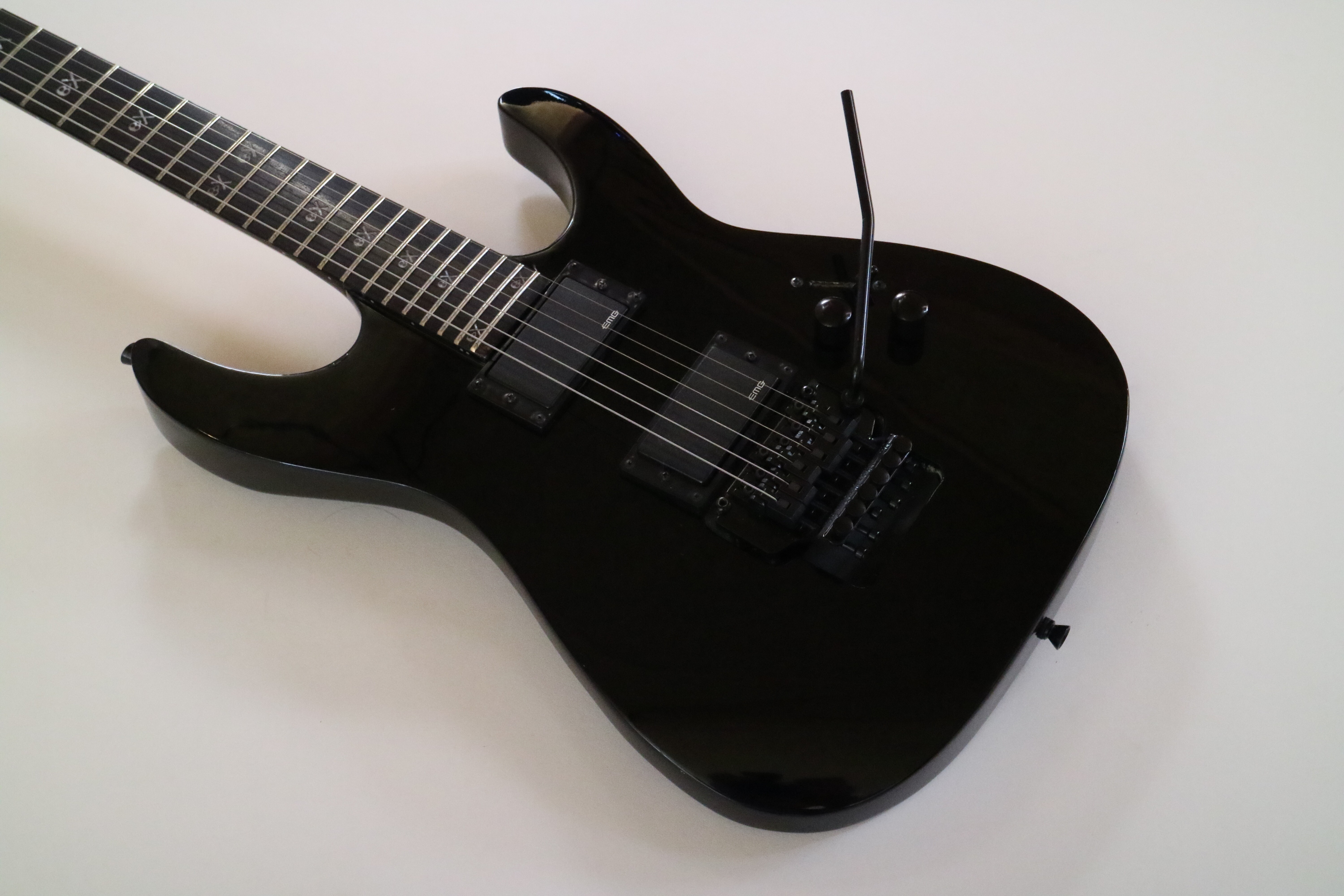 Afanti Guitarra Eléctrica con Cuerpo de Caoba y Pastilla EMG