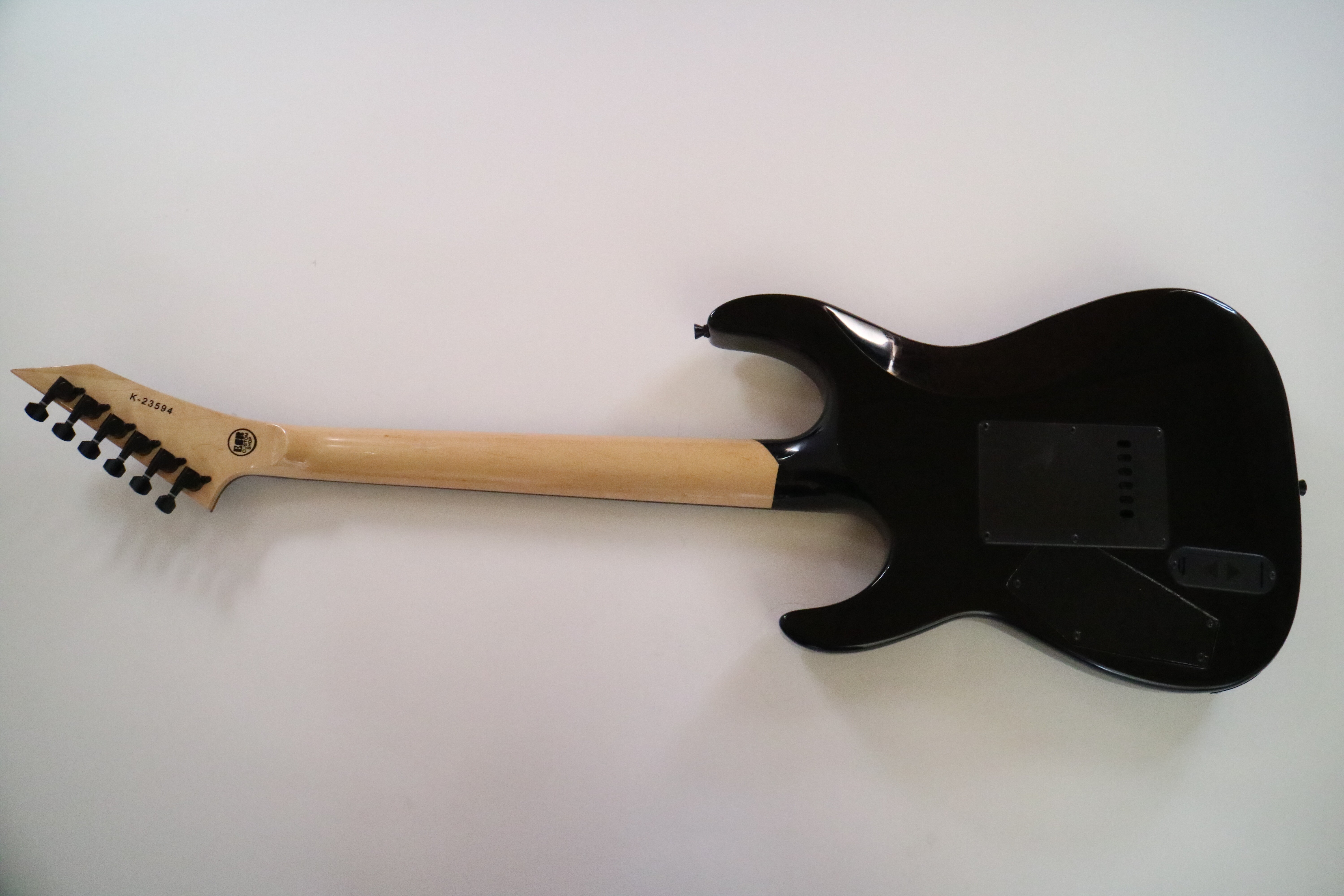 Afanti Guitarra Eléctrica con Cuerpo de Caoba y Pastilla EMG