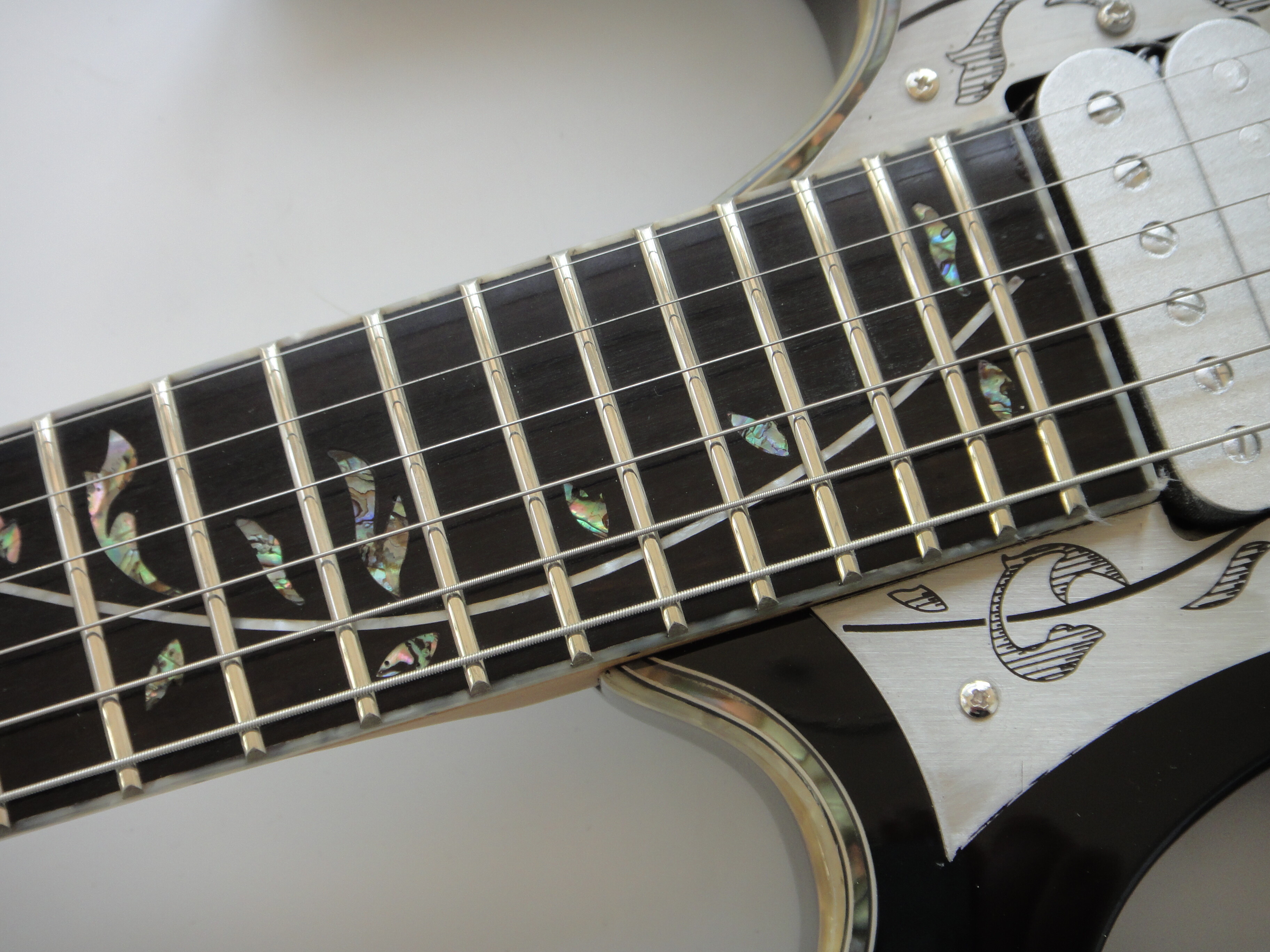 Guitarra eléctrica Afanti personalizada con cuerpo de tilo