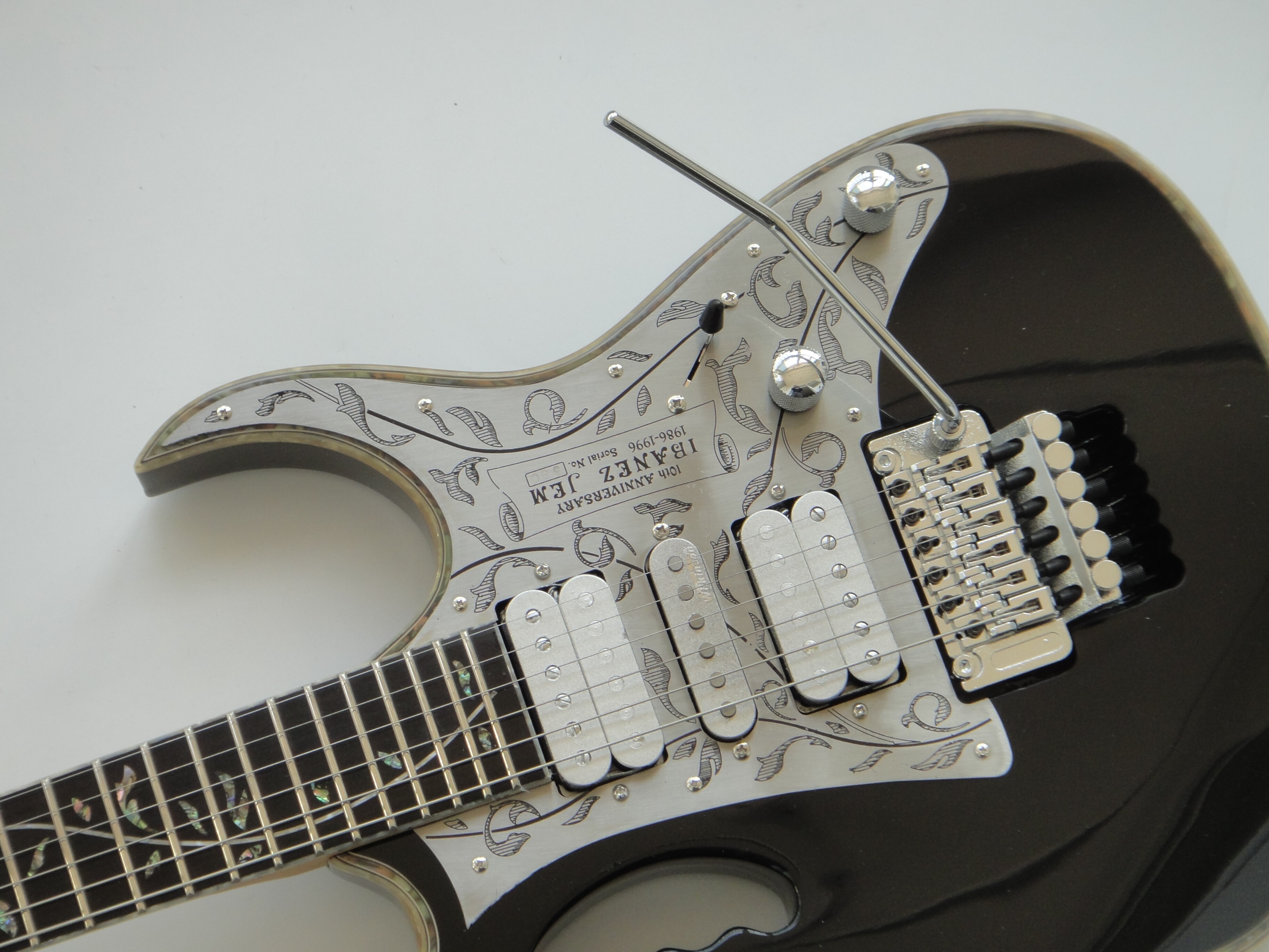 Guitarra eléctrica Afanti personalizada con cuerpo de tilo