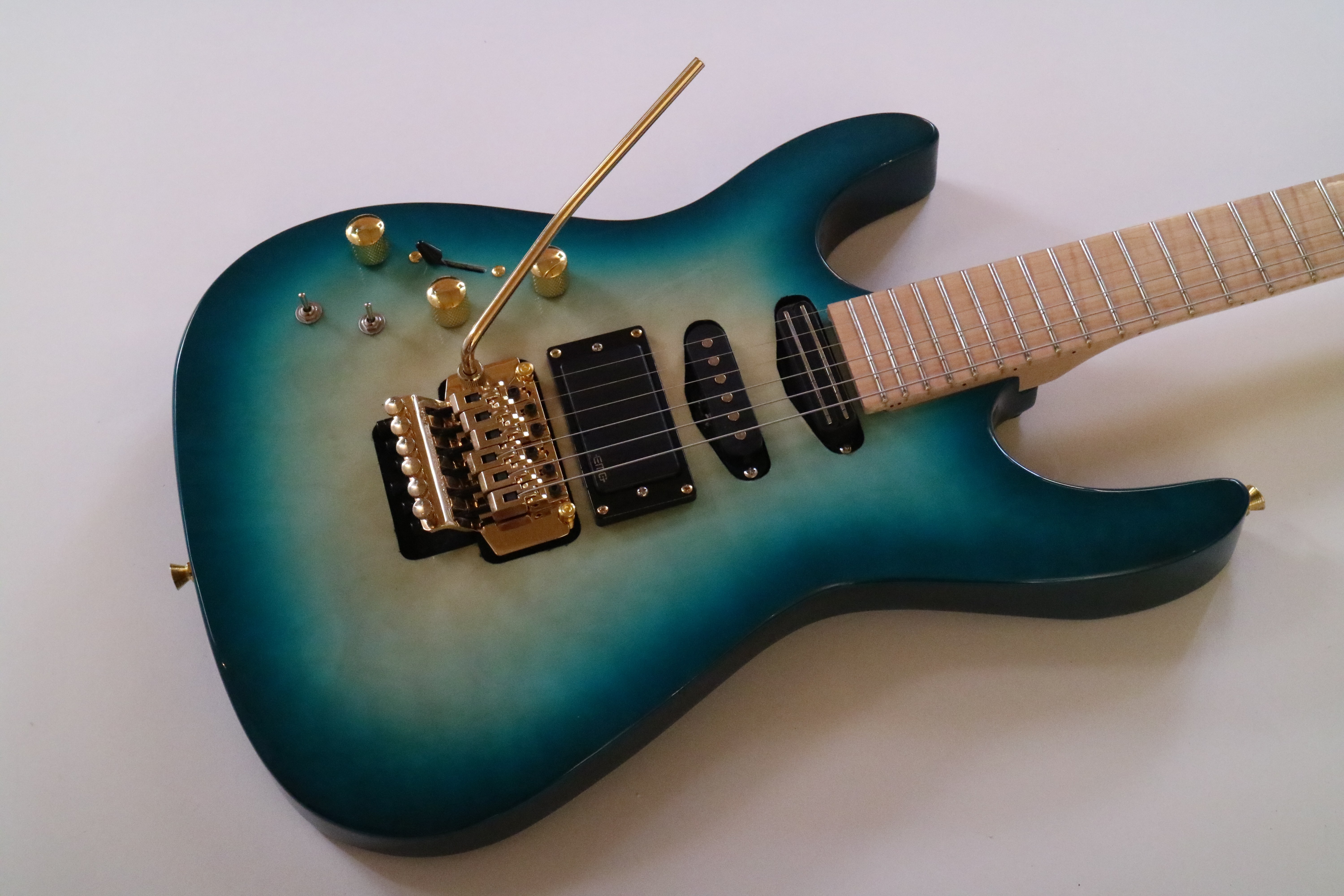 Guitarra Eléctrica Afanti Bolt On 24 Trastes Cuerpo Tilo