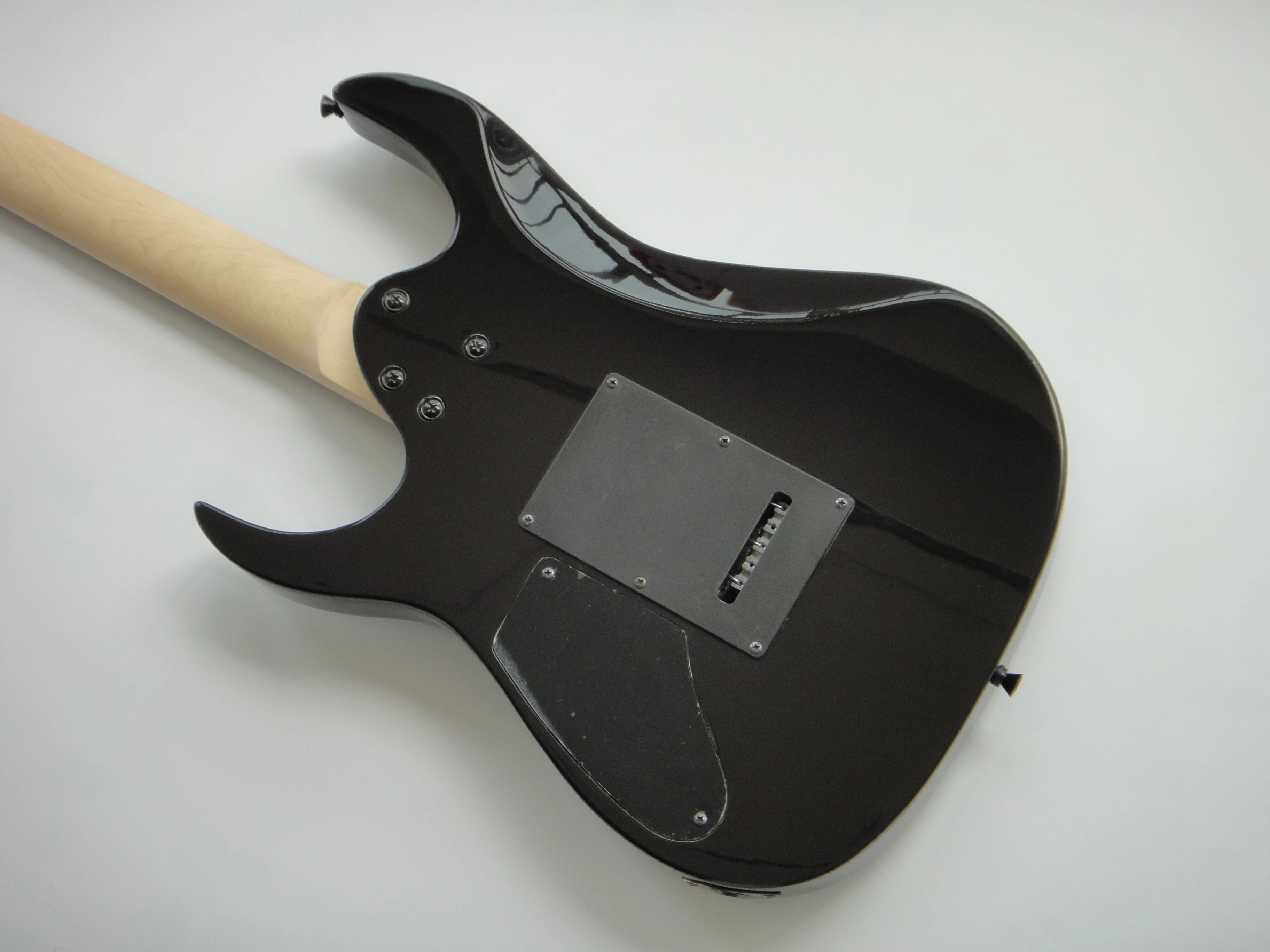 Guitarra Eléctrica Afanti Bolt On Basswood Con Tapa De Arce Acolchado