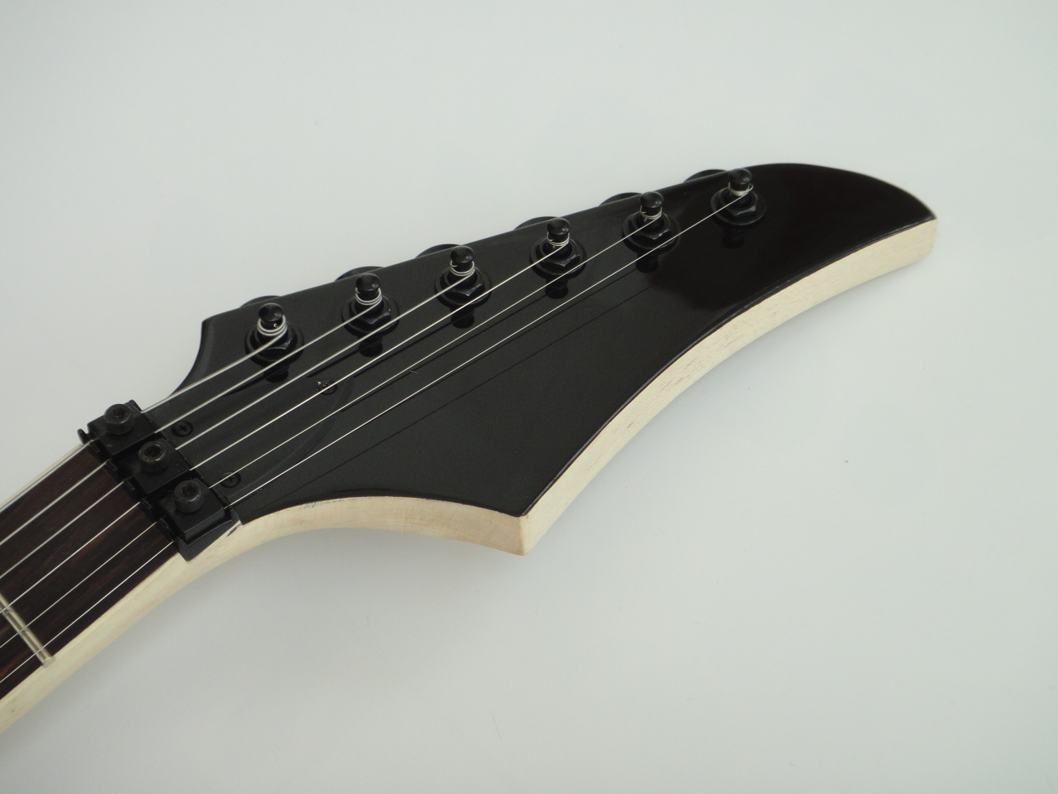 Guitarra Eléctrica Afanti Bolt On Basswood Con Tapa De Arce Acolchado