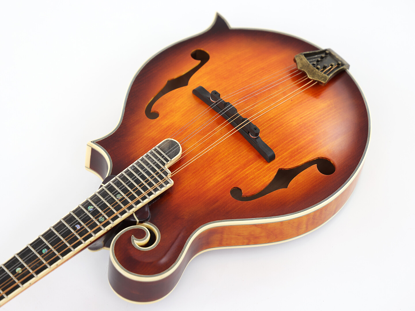 East Luthier Mandolina Sólida Arce Flameado Cola de Paloma Mástil Sunburst F