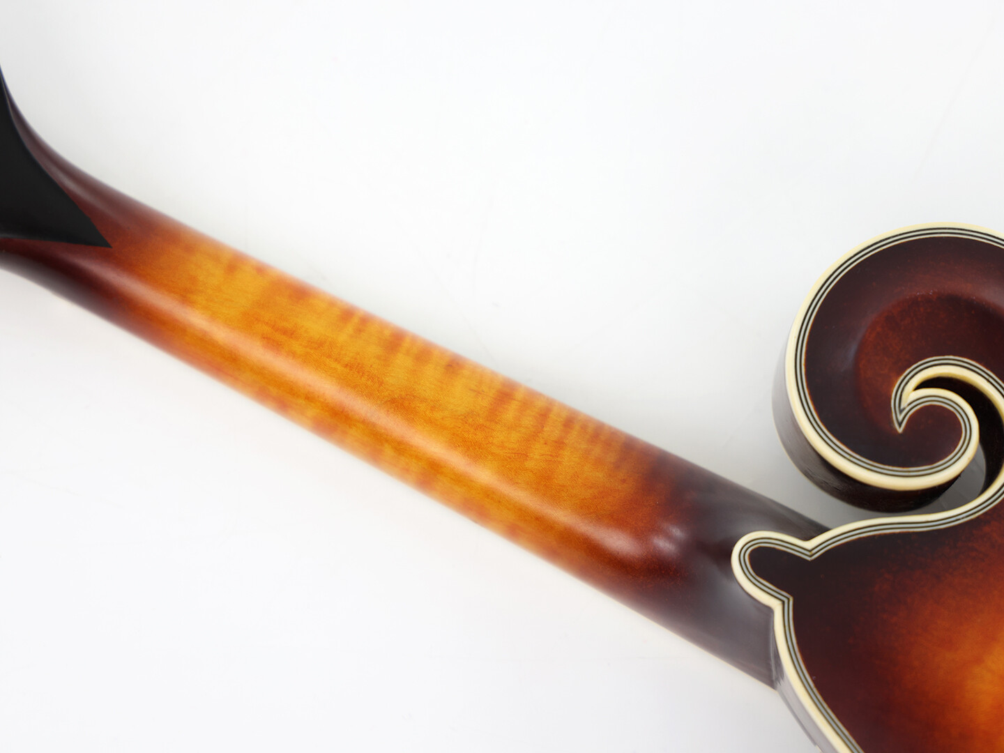 East Luthier Mandolina Sólida Arce Flameado Cola de Paloma Mástil Sunburst F