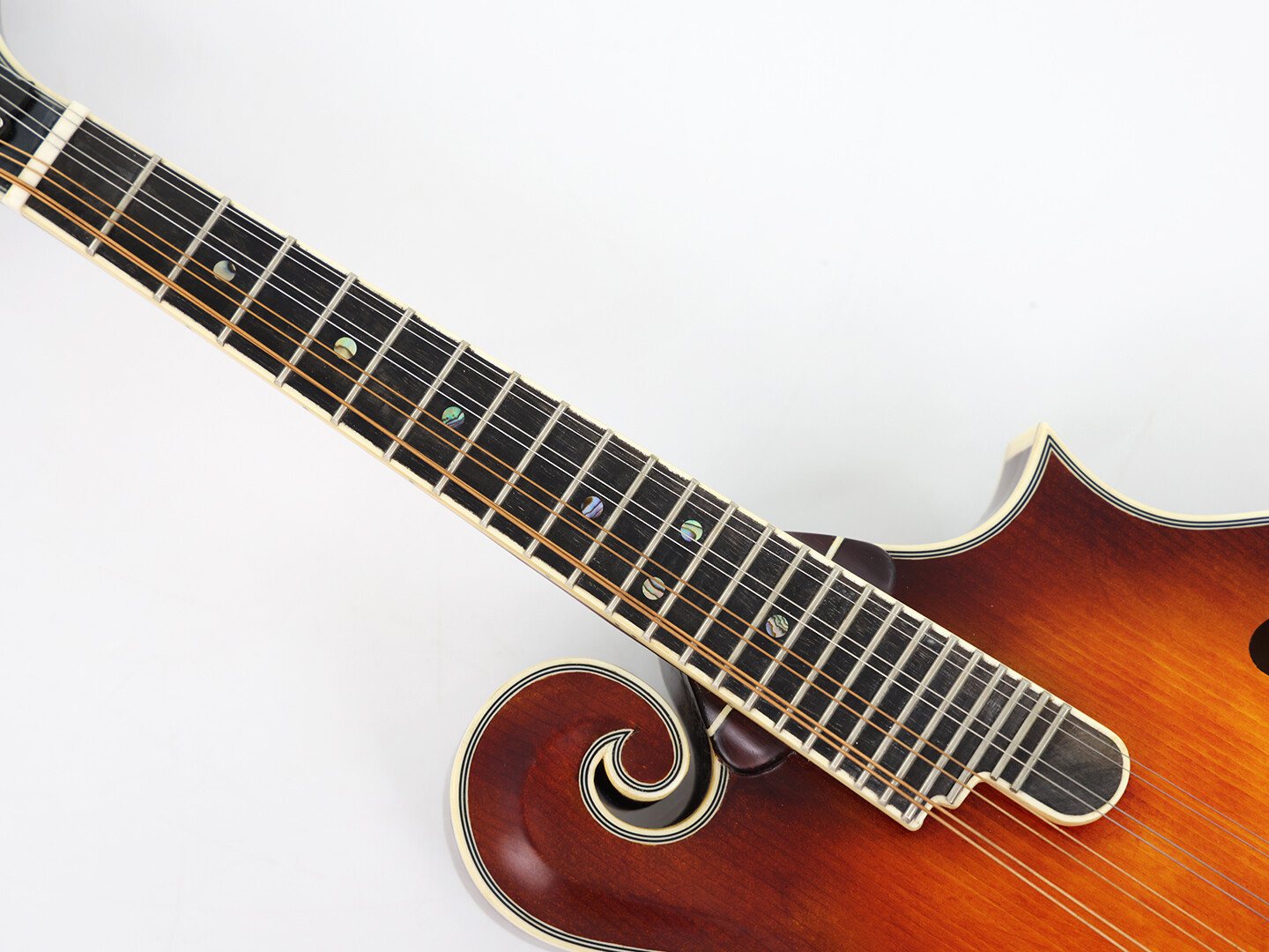 East Luthier Mandolina Sólida Arce Flameado Cola de Paloma Mástil Sunburst F