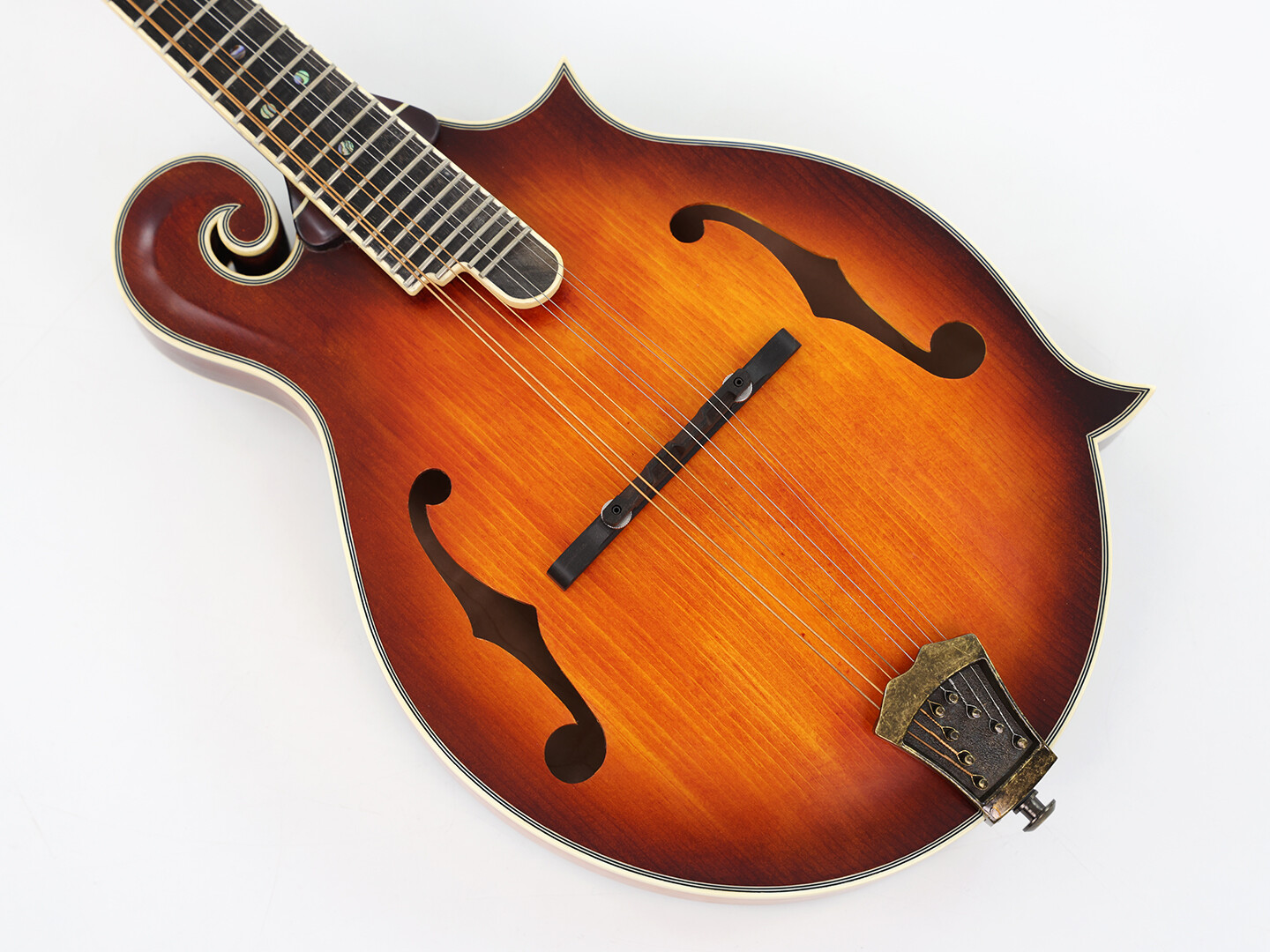 East Luthier Mandolina Sólida Arce Flameado Cola de Paloma Mástil Sunburst F