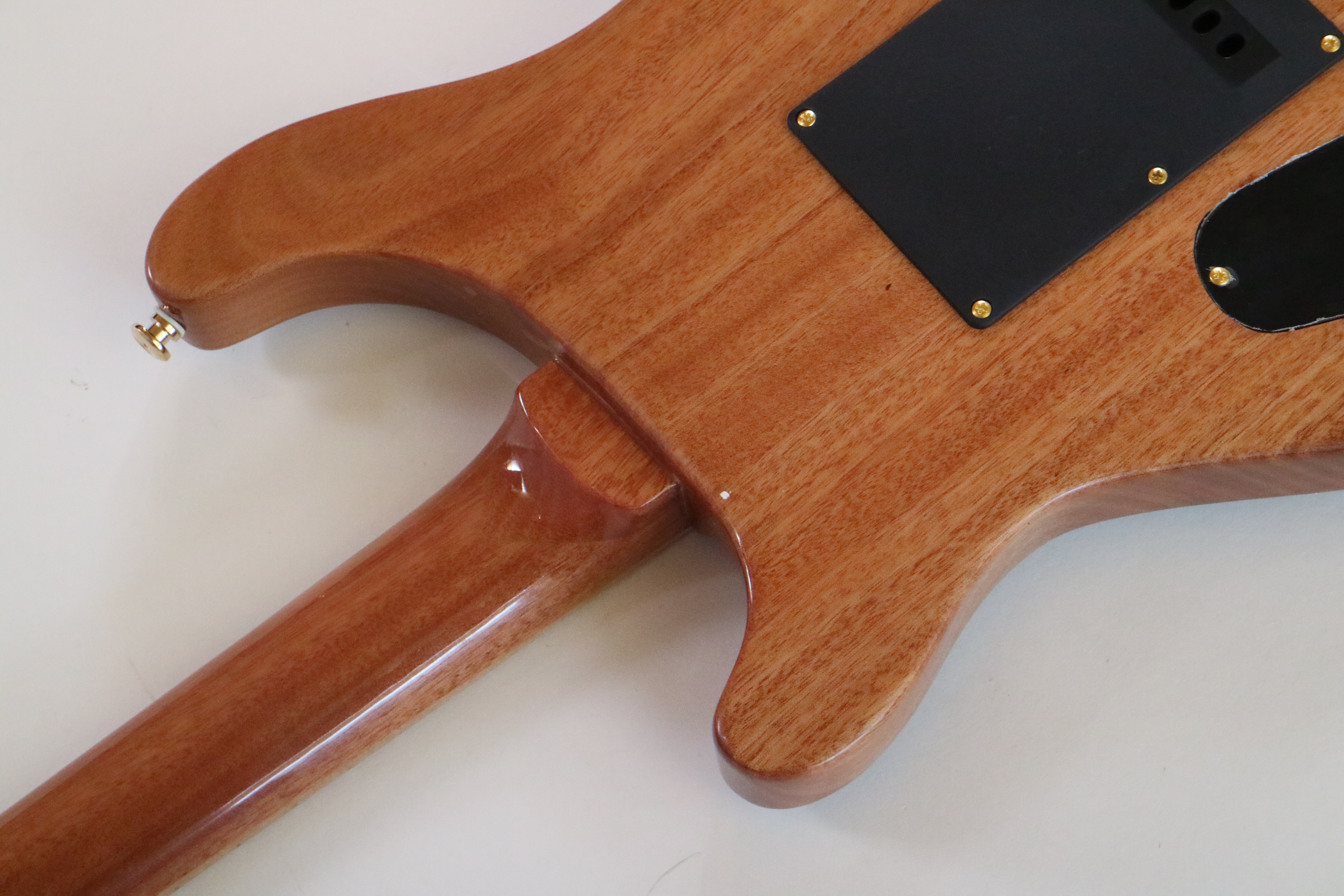 Guitarra Eléctrica Afanti 22 Trastes Caoba con Chapa de Arce Flameado