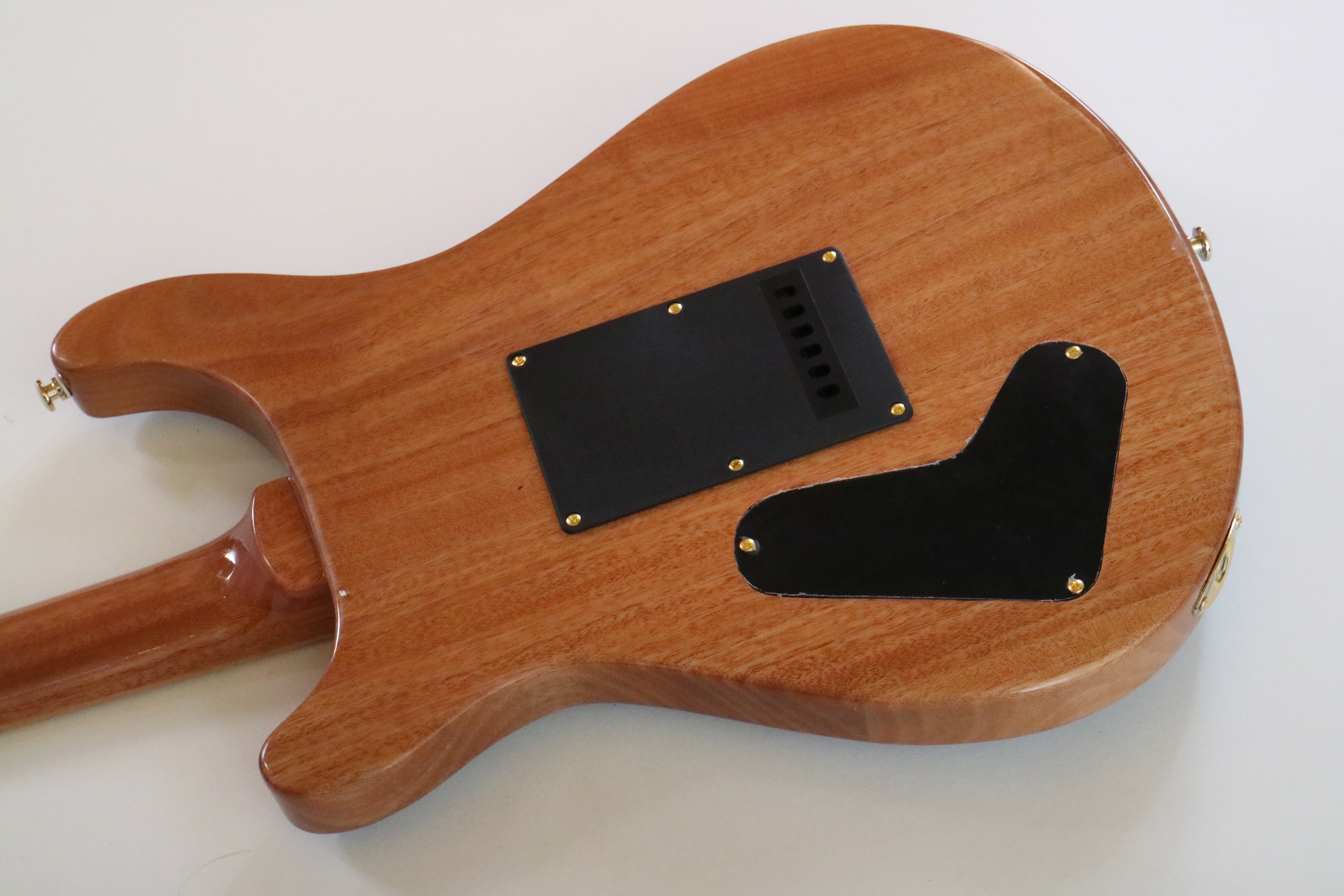 Guitarra Eléctrica Afanti 22 Trastes Caoba con Chapa de Arce Flameado