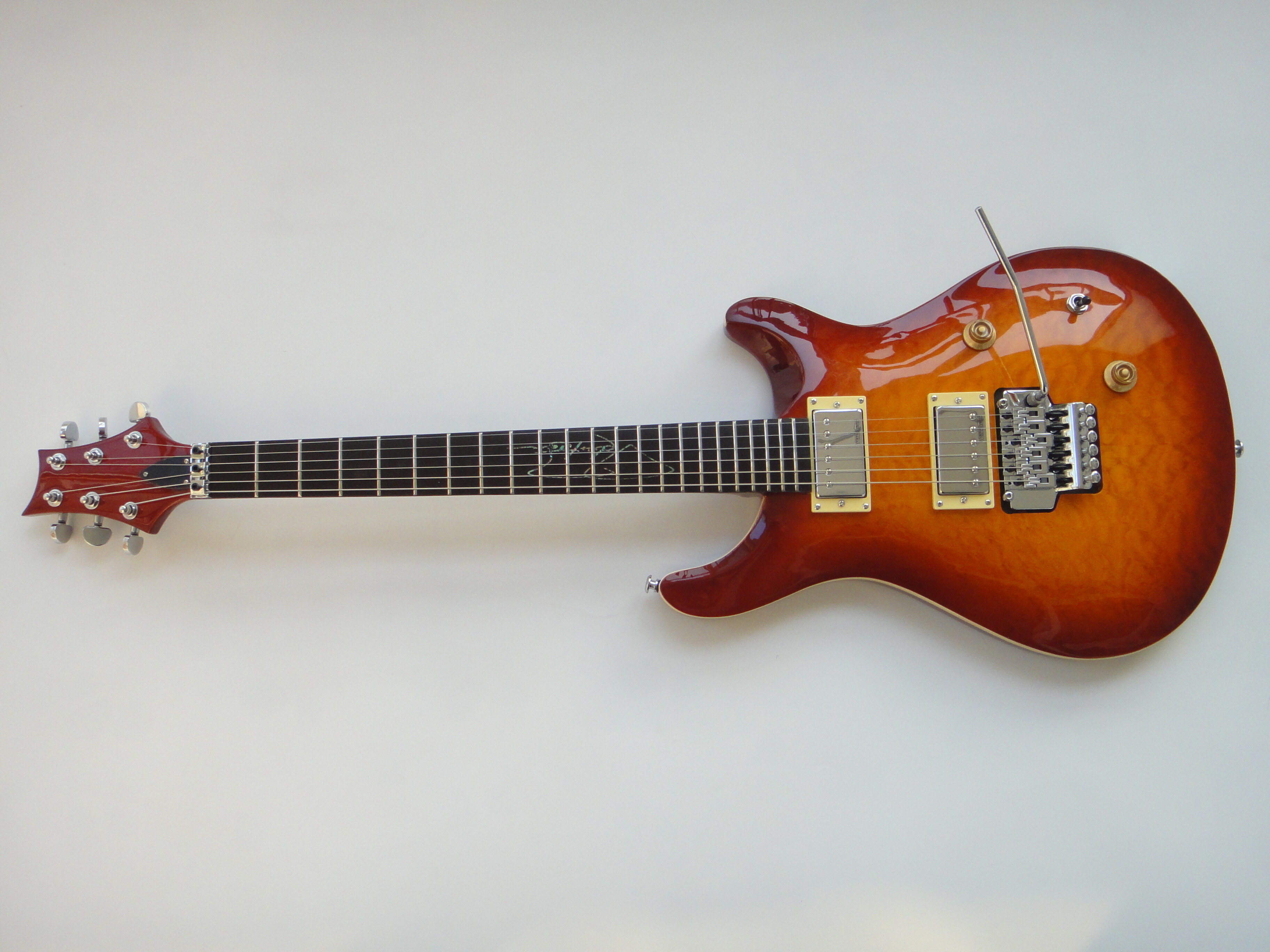 Afanti Guitarra Eléctrica 22 Trastes Tilo con Chapa de Arce Acolchado