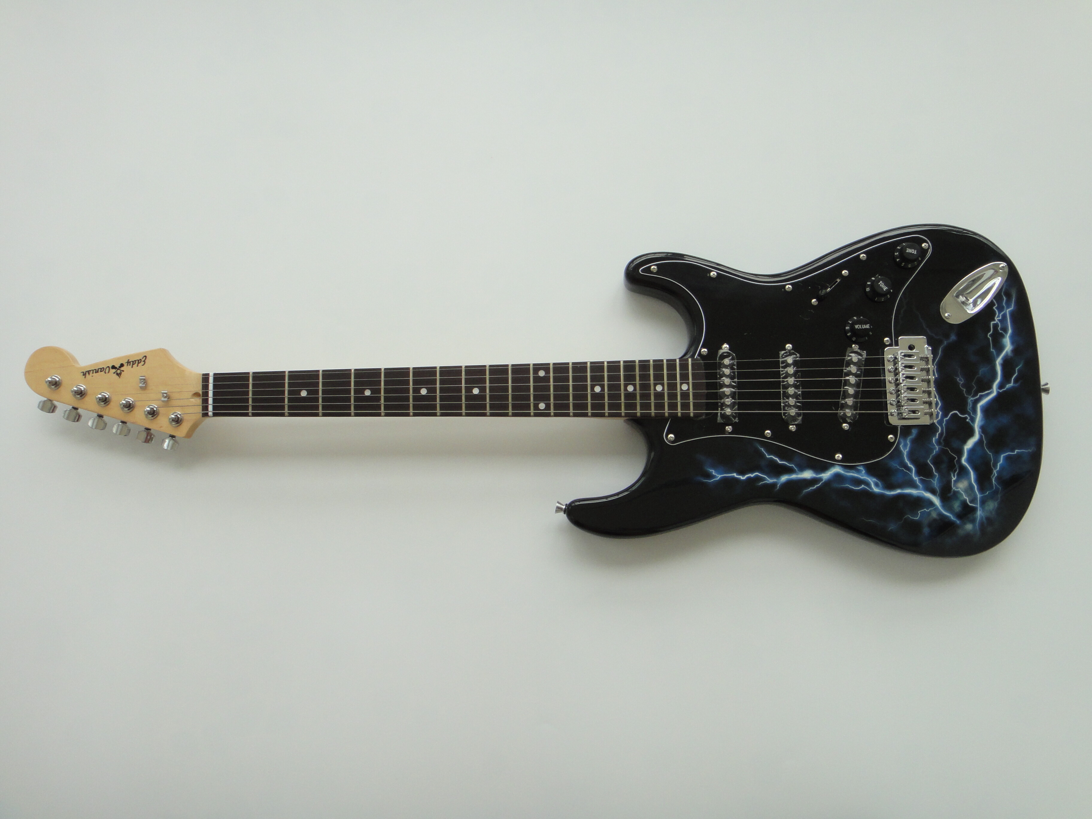 Guitarra Eléctrica Afanti Bolt On Maple Neck SSS Pickups