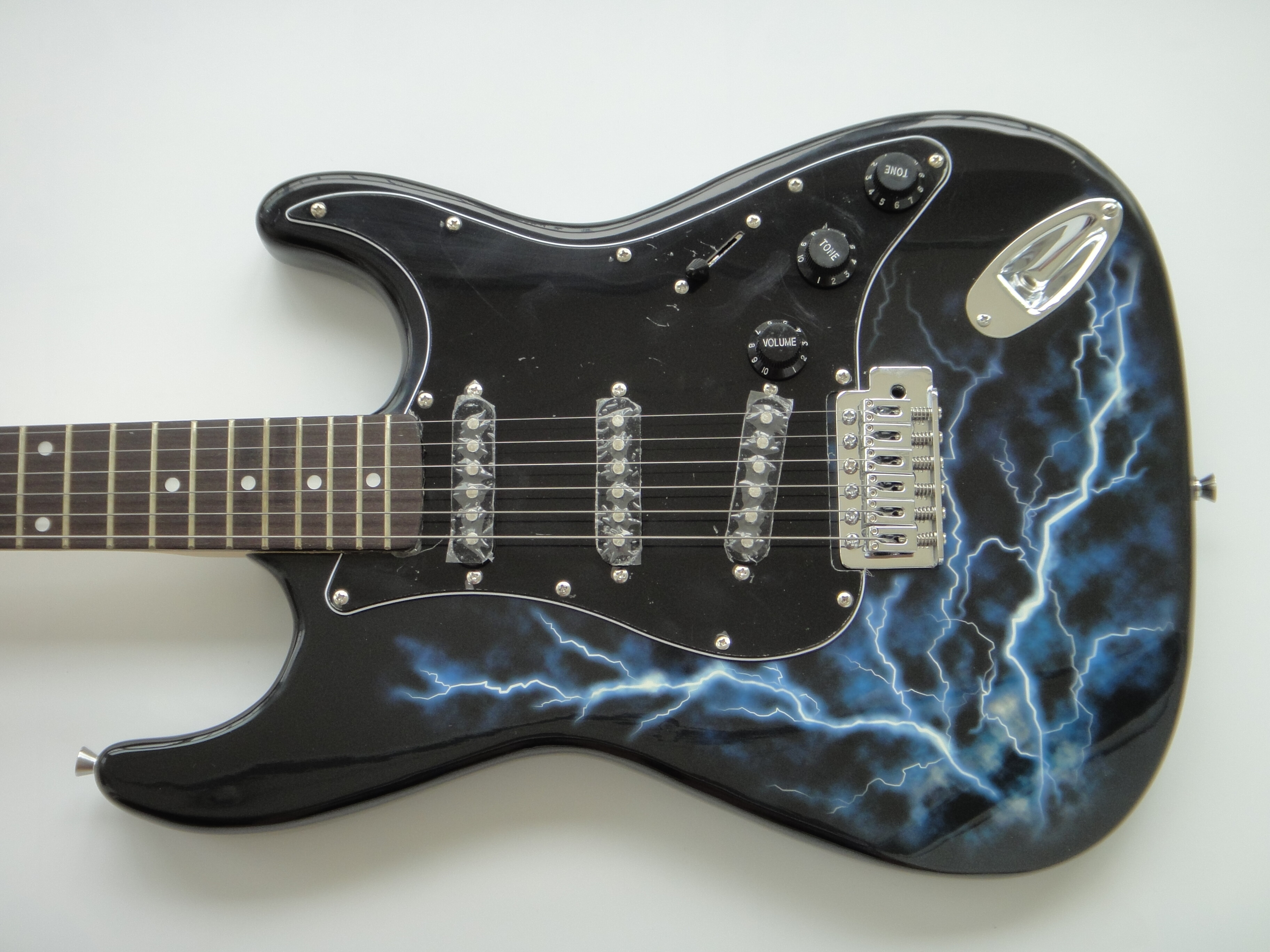 Guitarra Eléctrica Afanti Bolt On Maple Neck SSS Pickups