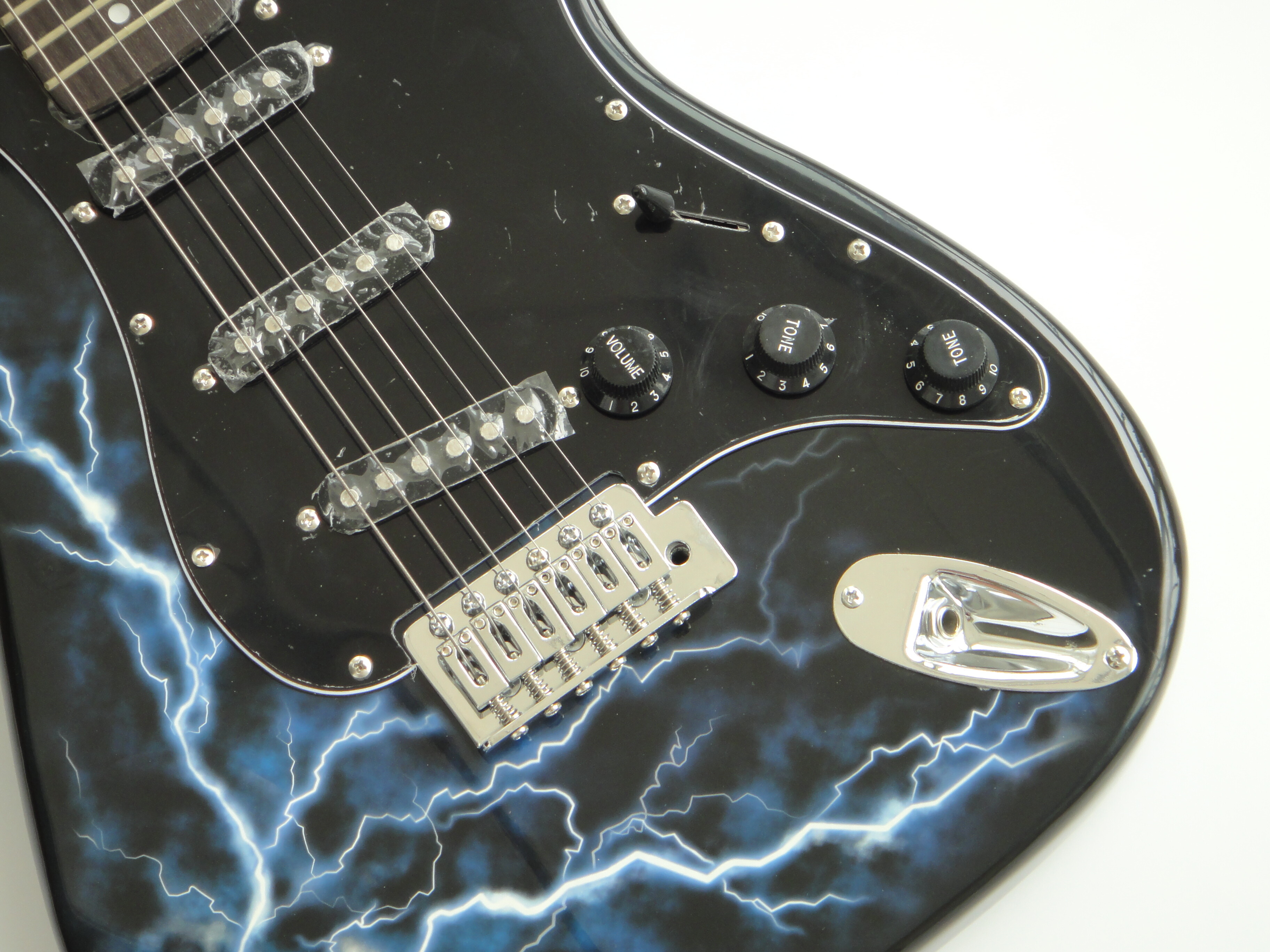 Guitarra Eléctrica Afanti Bolt On Maple Neck SSS Pickups