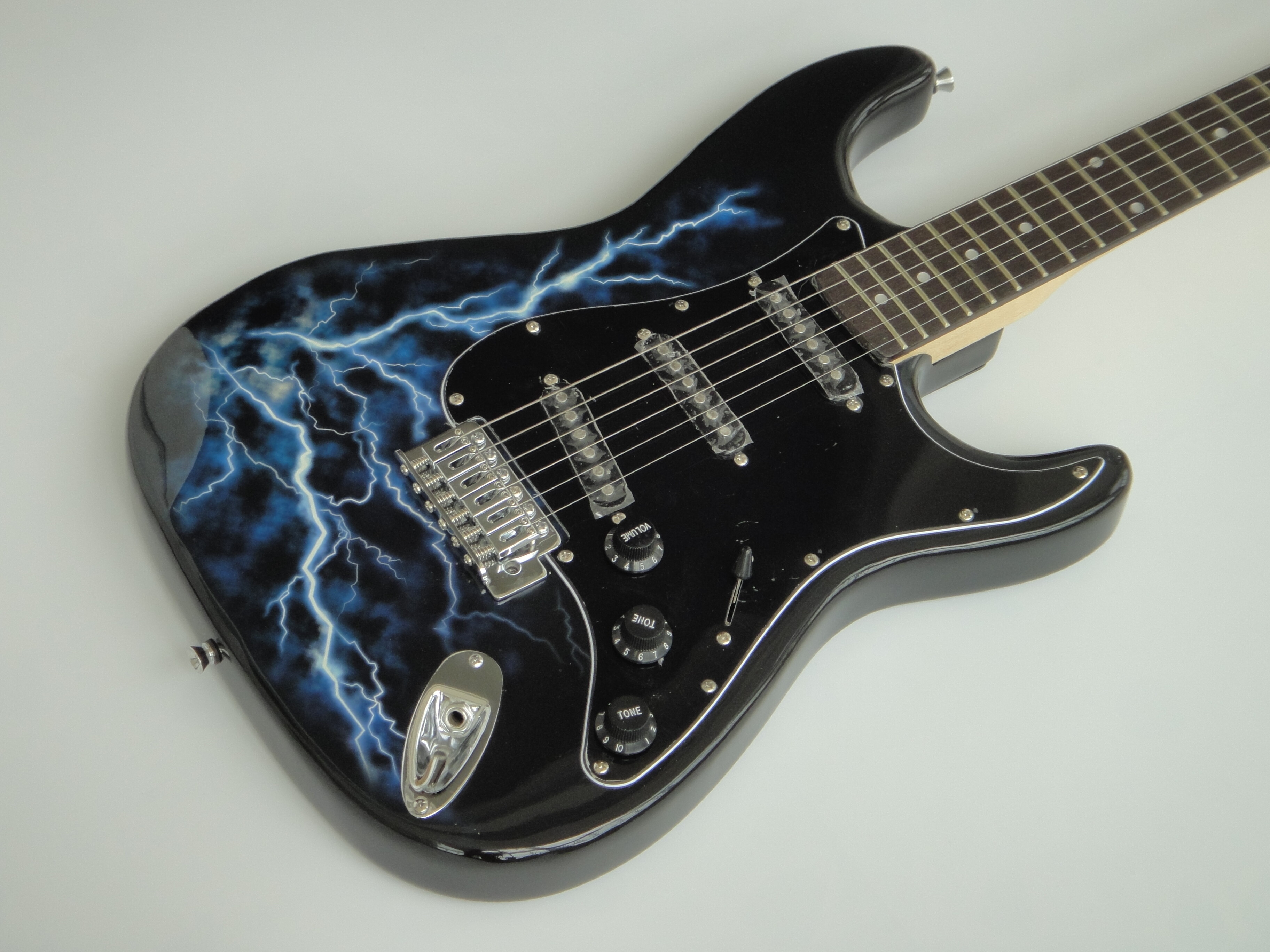 Guitarra Eléctrica Afanti Bolt On Maple Neck SSS Pickups