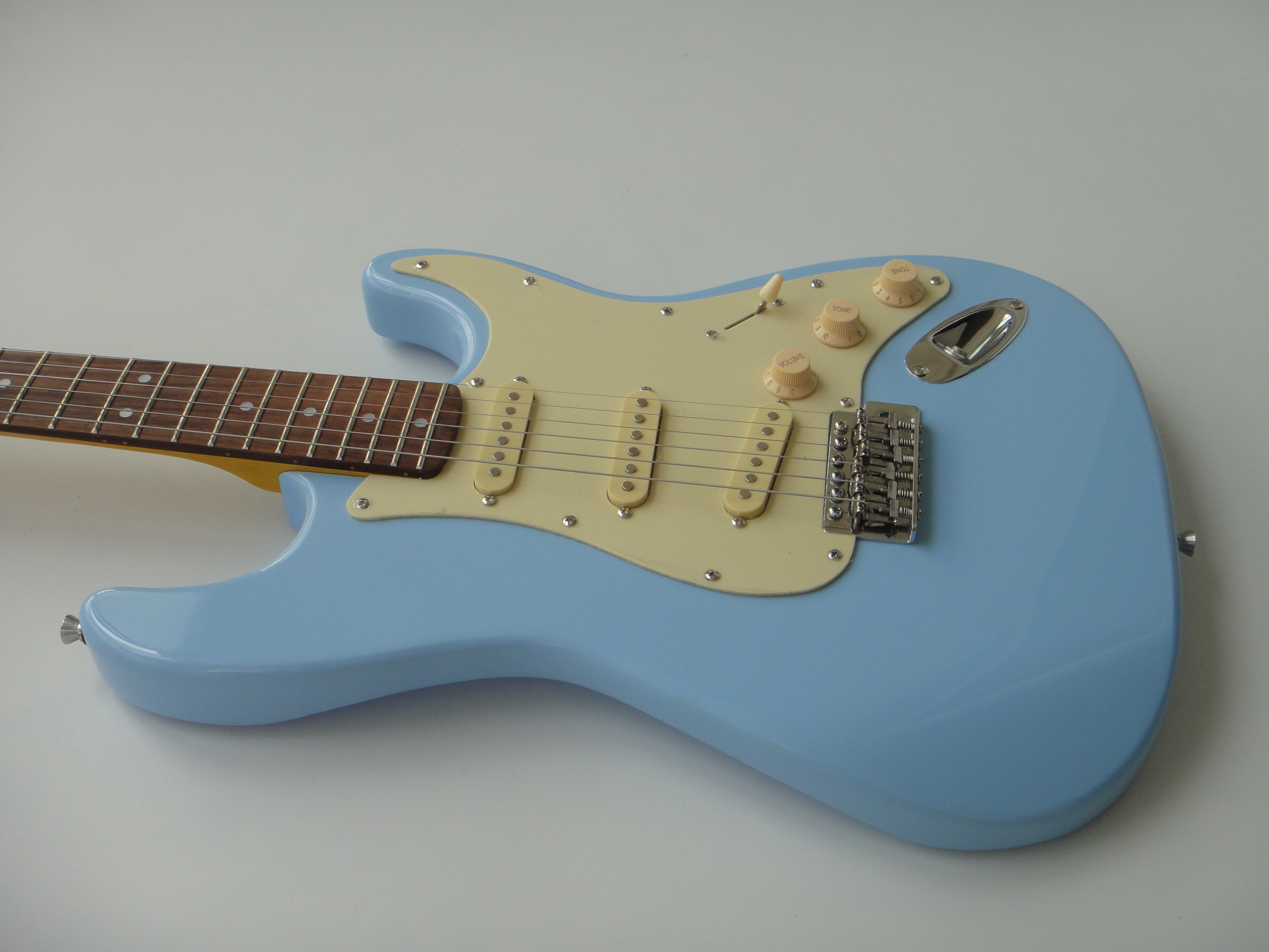 Guitarra eléctrica Afanti Bolt On con mástil de arce y cuerpo de tilo