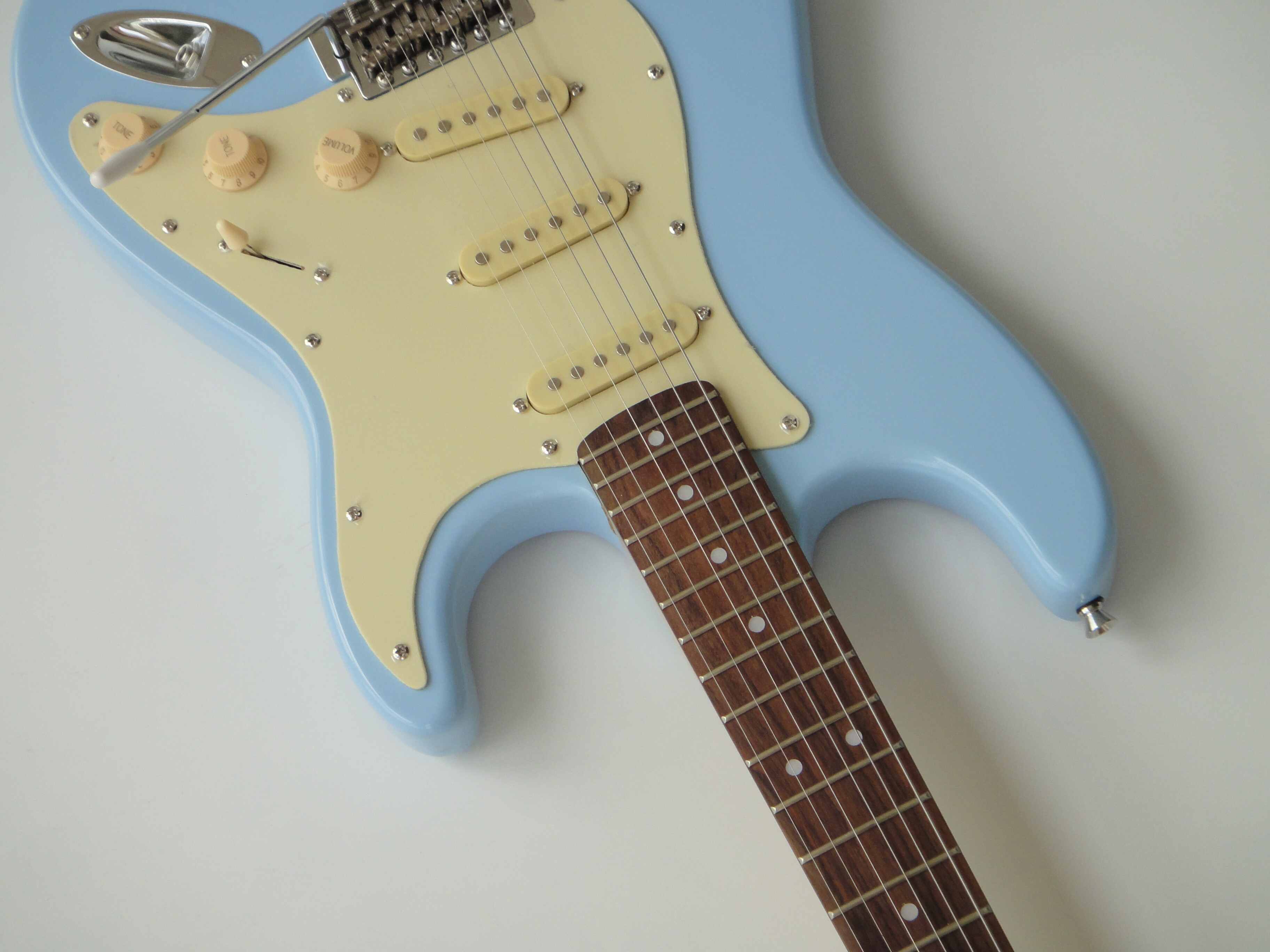 Guitarra eléctrica Afanti Bolt On con mástil de arce y cuerpo de tilo