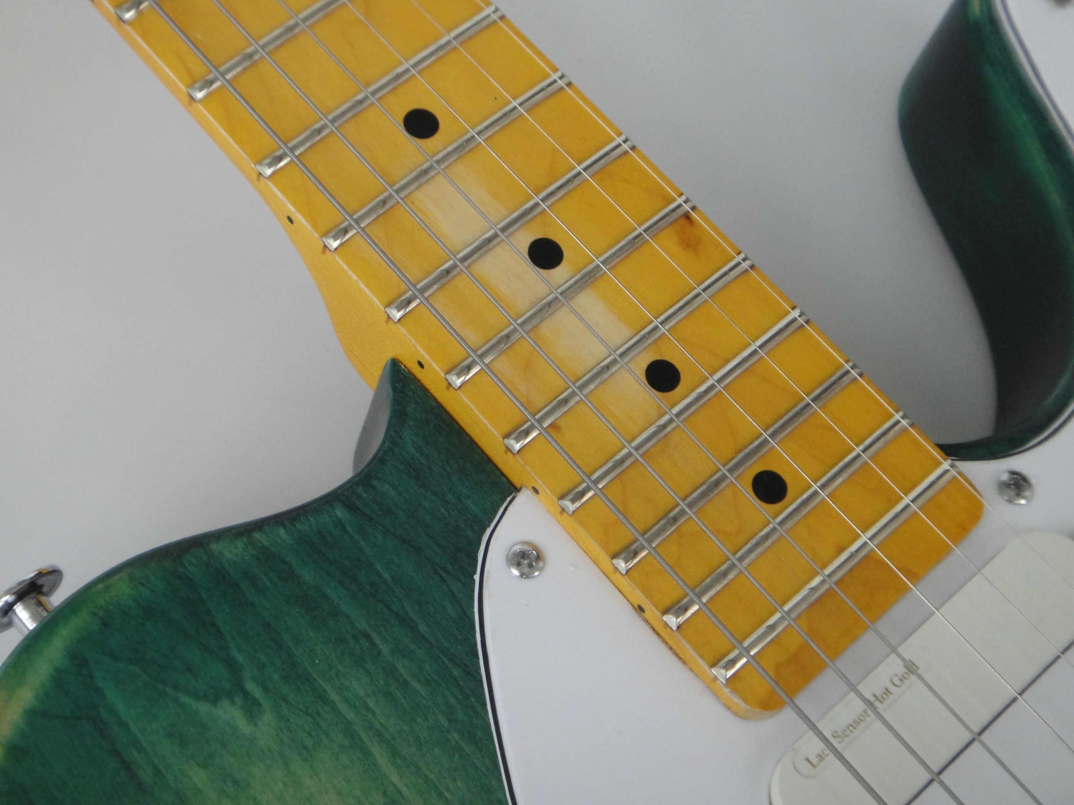 Guitarra Eléctrica Afanti Basswood Body SSS Pickups