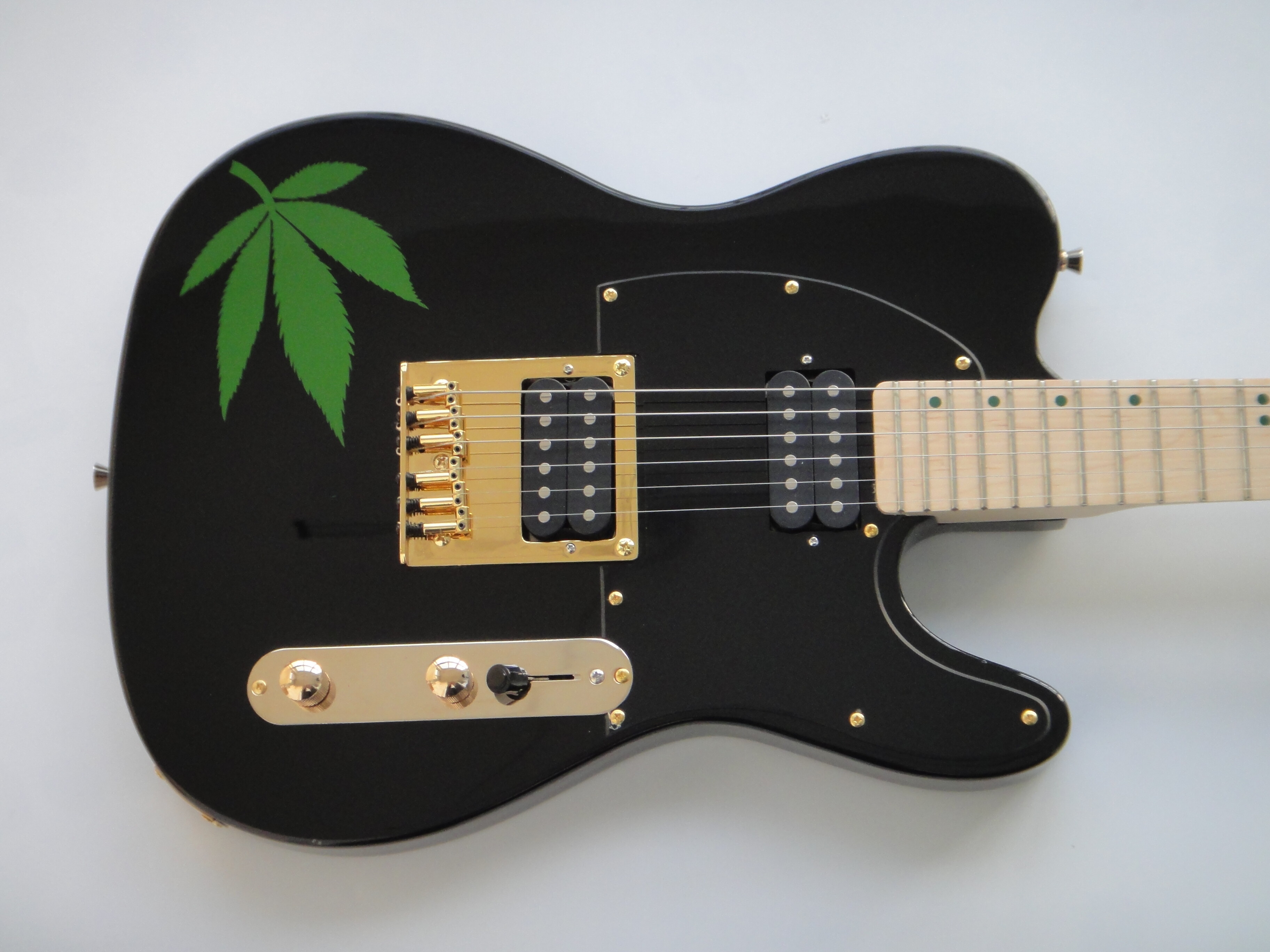 Guitarra Eléctrica Afanti Bolt On Cuerpo Caoba Mástil Arce