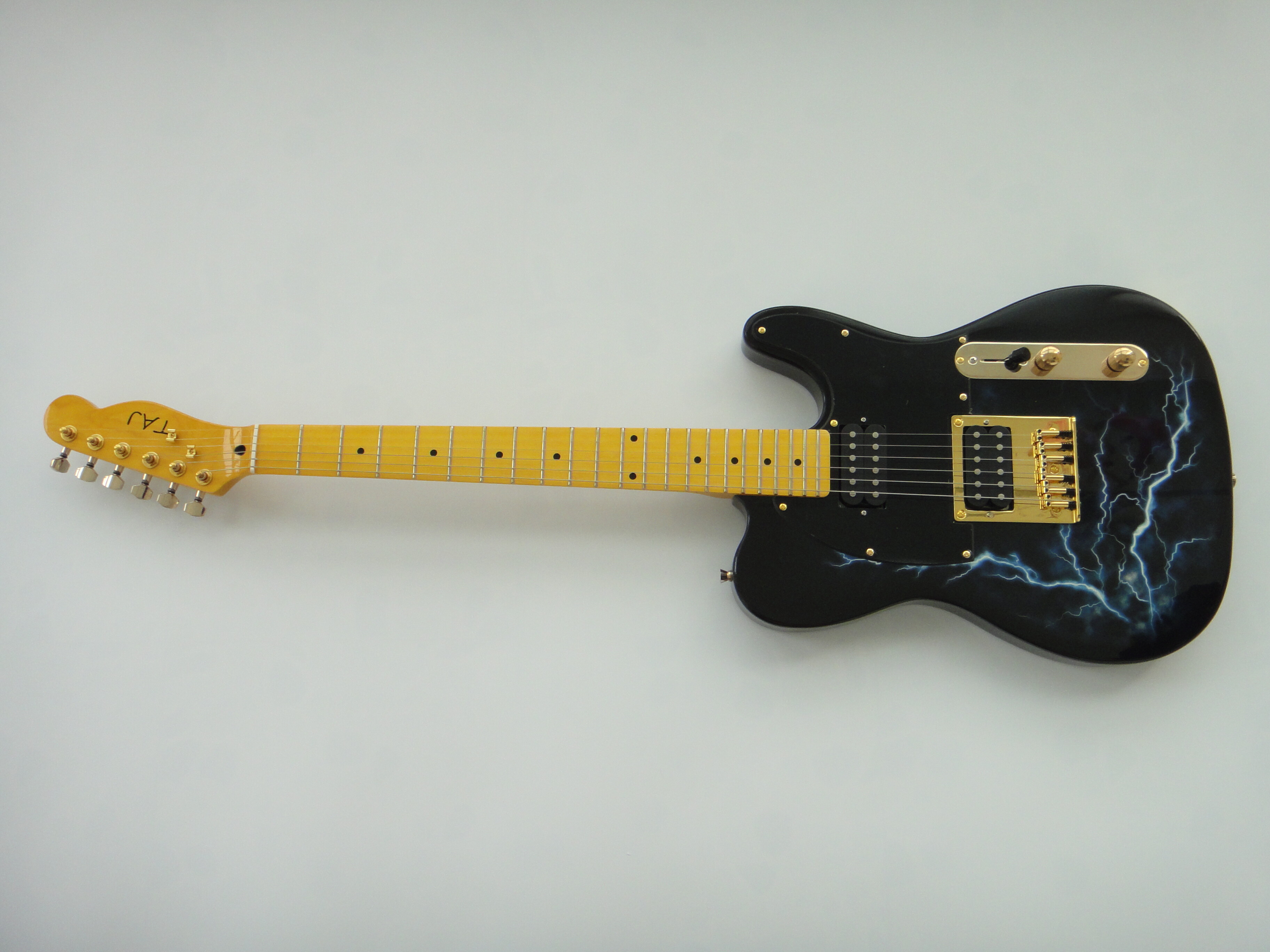 Guitarra Eléctrica Afanti Customized Cuerpo Caoba Diapasón Arce