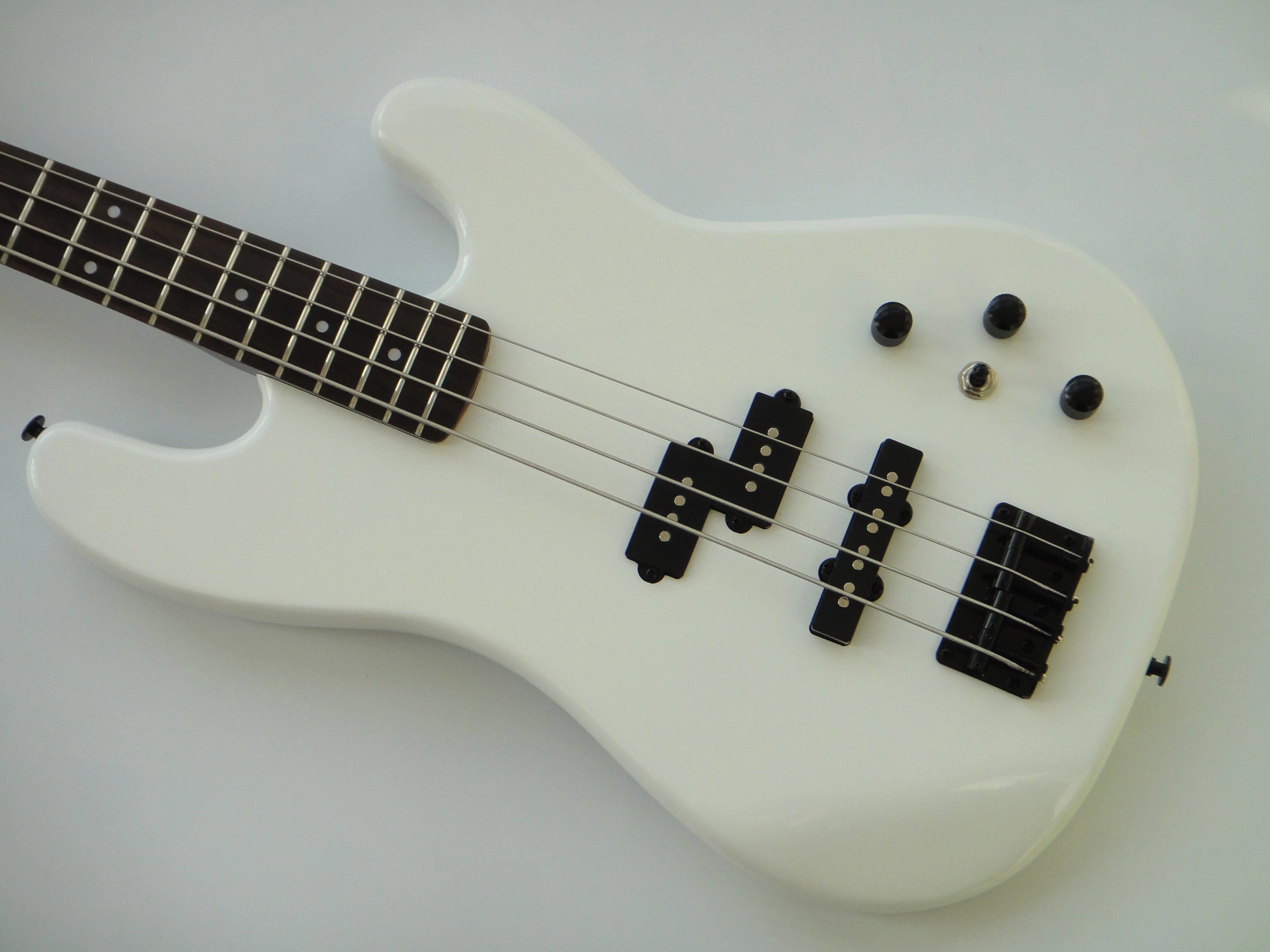 Afanti Guitarra Bajo Eléctrico 4 Cuerdas Bolt On Mástil Caoba