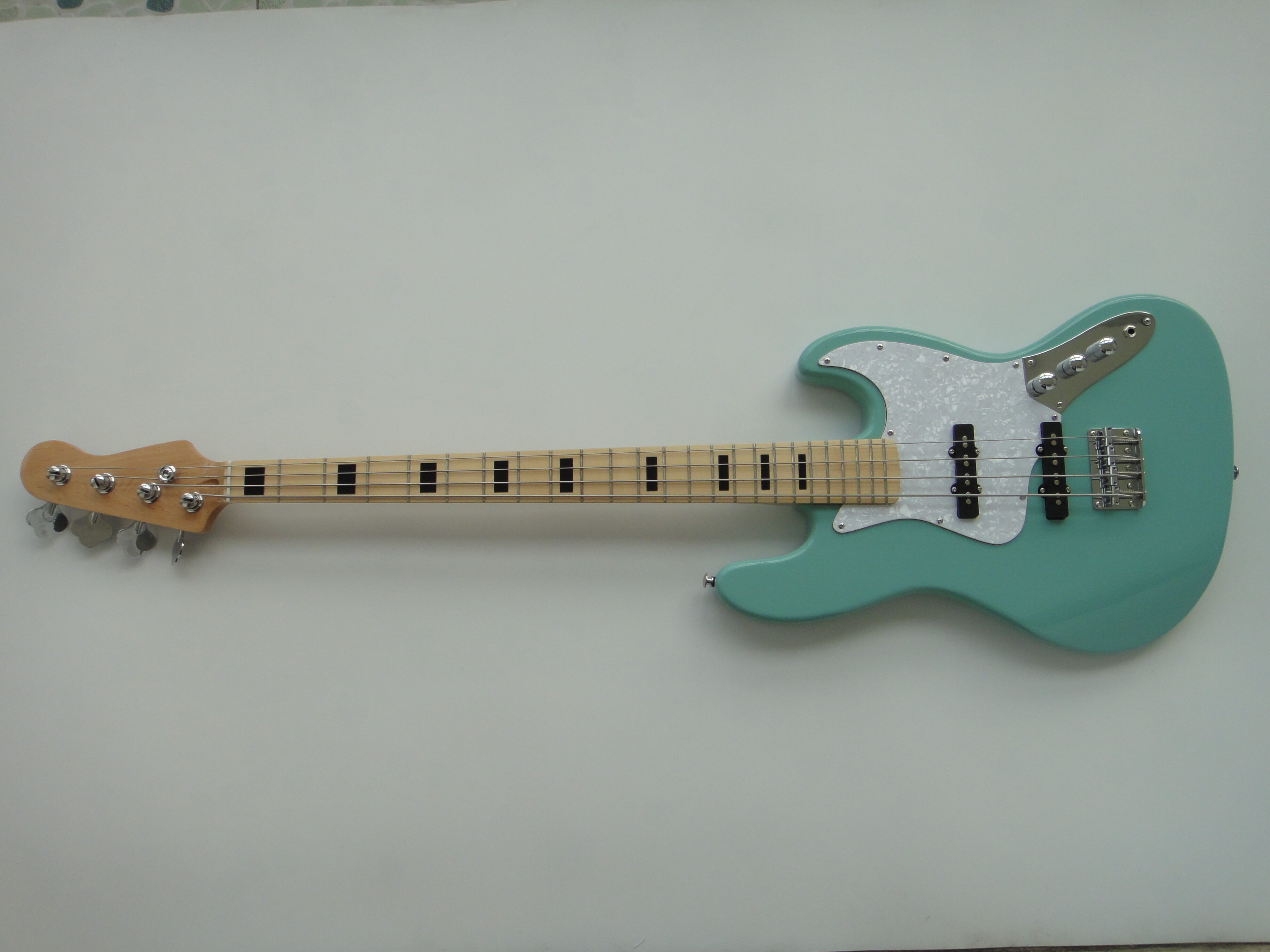 Guitarra Eléctrica Afanti Customizada Cuerpo Caoba Mástil Arce Atornillado