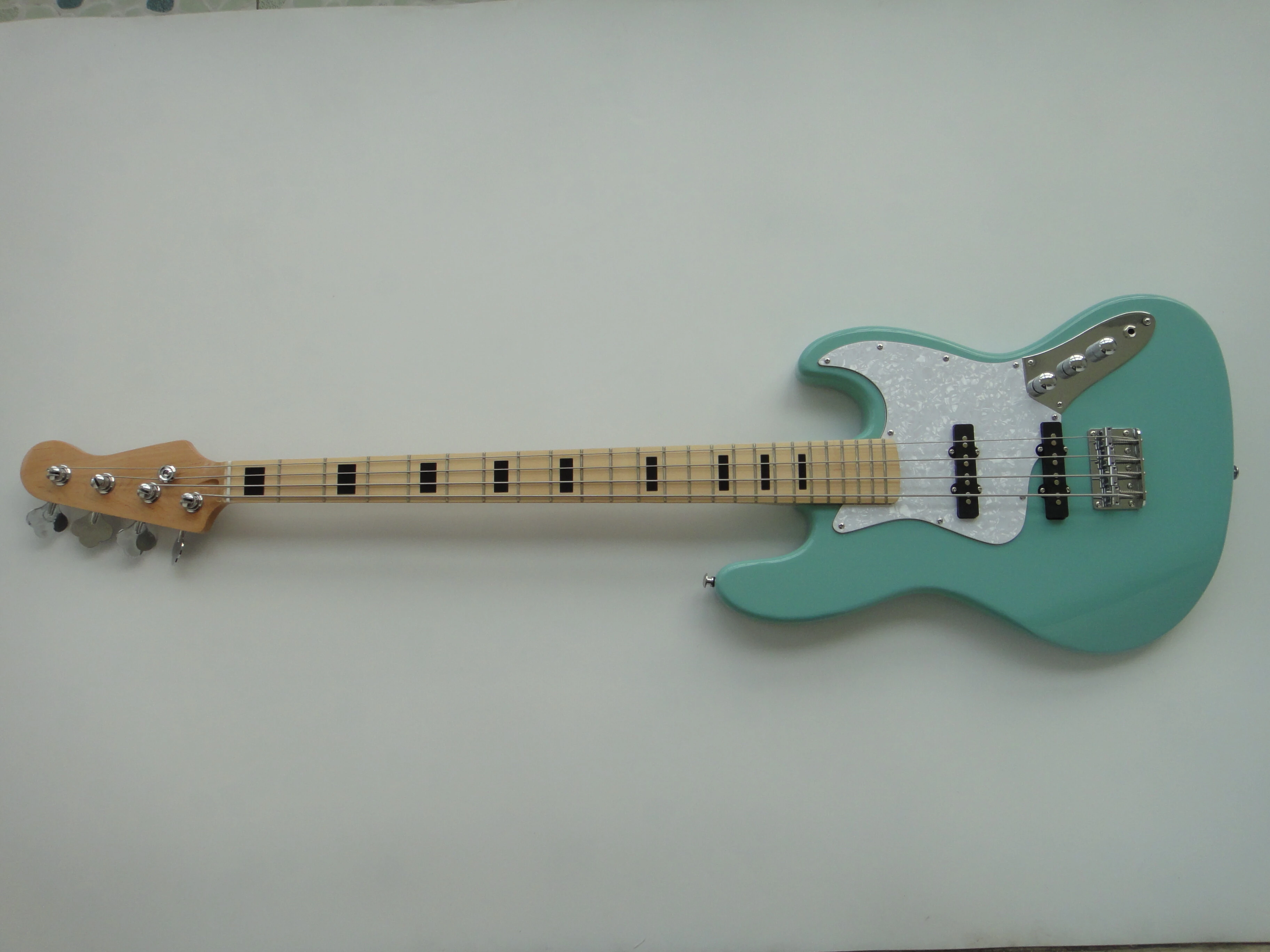 Guitarra Eléctrica Afanti Customizada Cuerpo Caoba Mástil Arce Atornillado