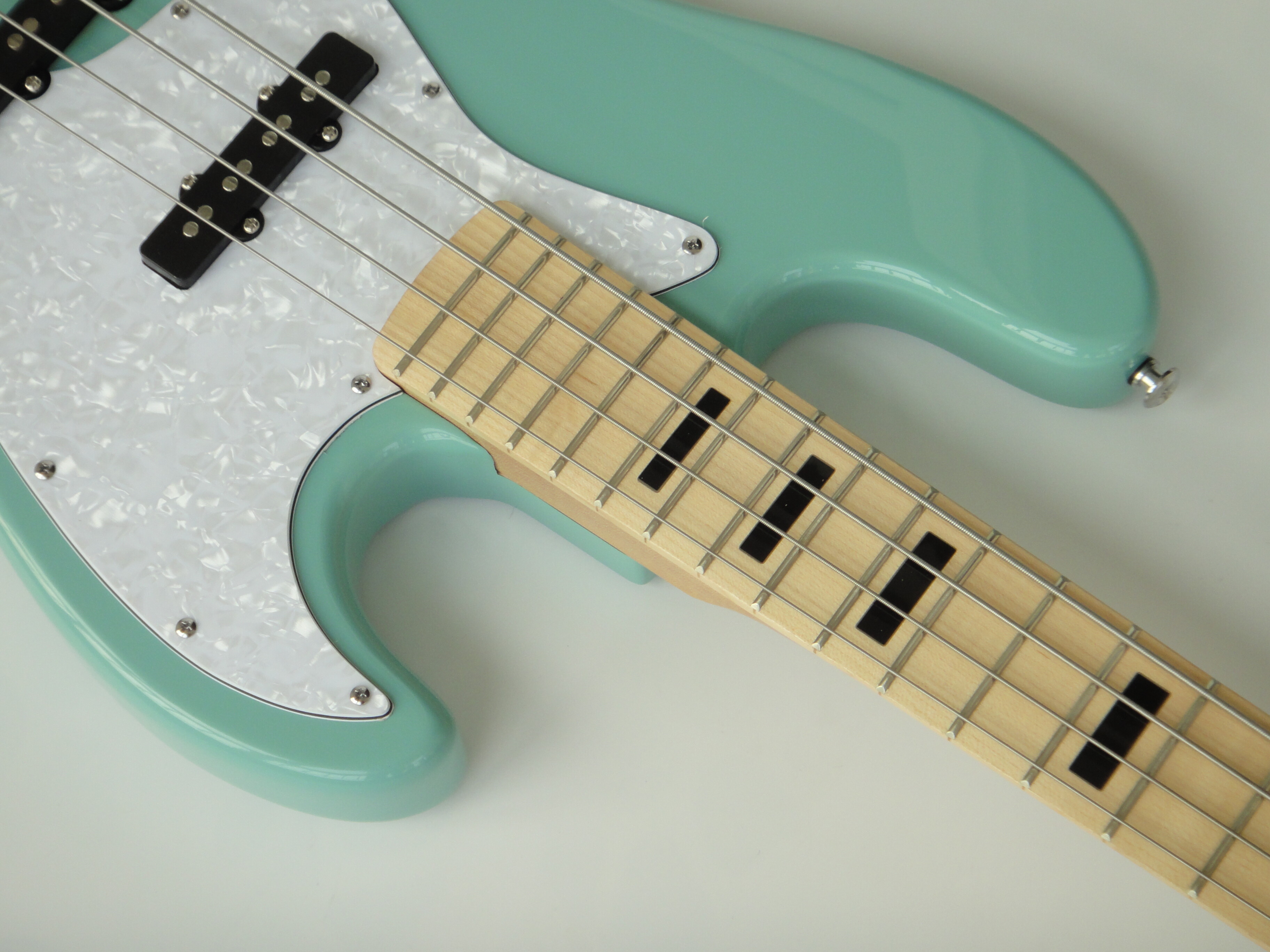 Guitarra Eléctrica Afanti Customizada Cuerpo Caoba Mástil Arce Atornillado