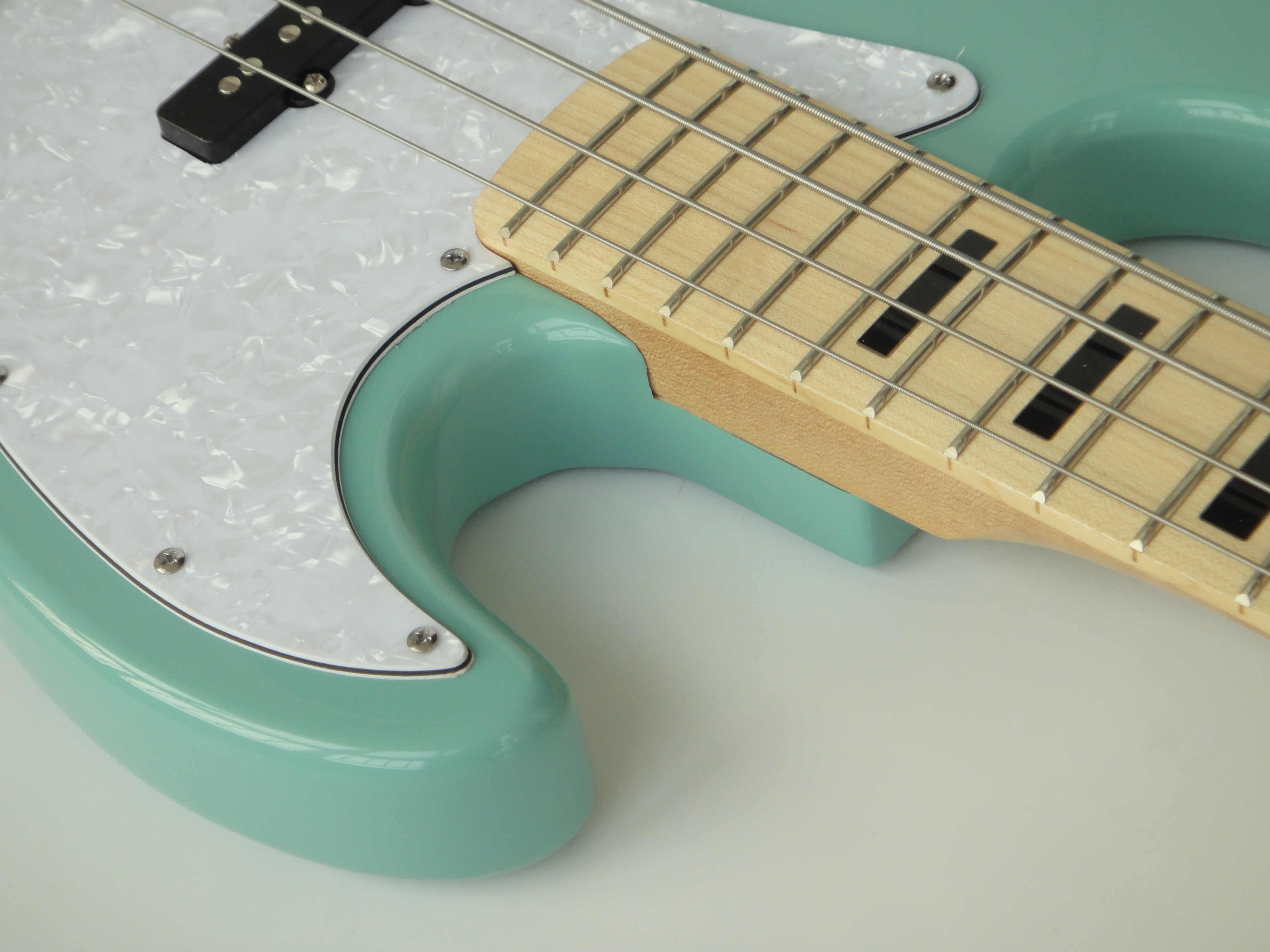 Guitarra Eléctrica Afanti Customizada Cuerpo Caoba Mástil Arce Atornillado