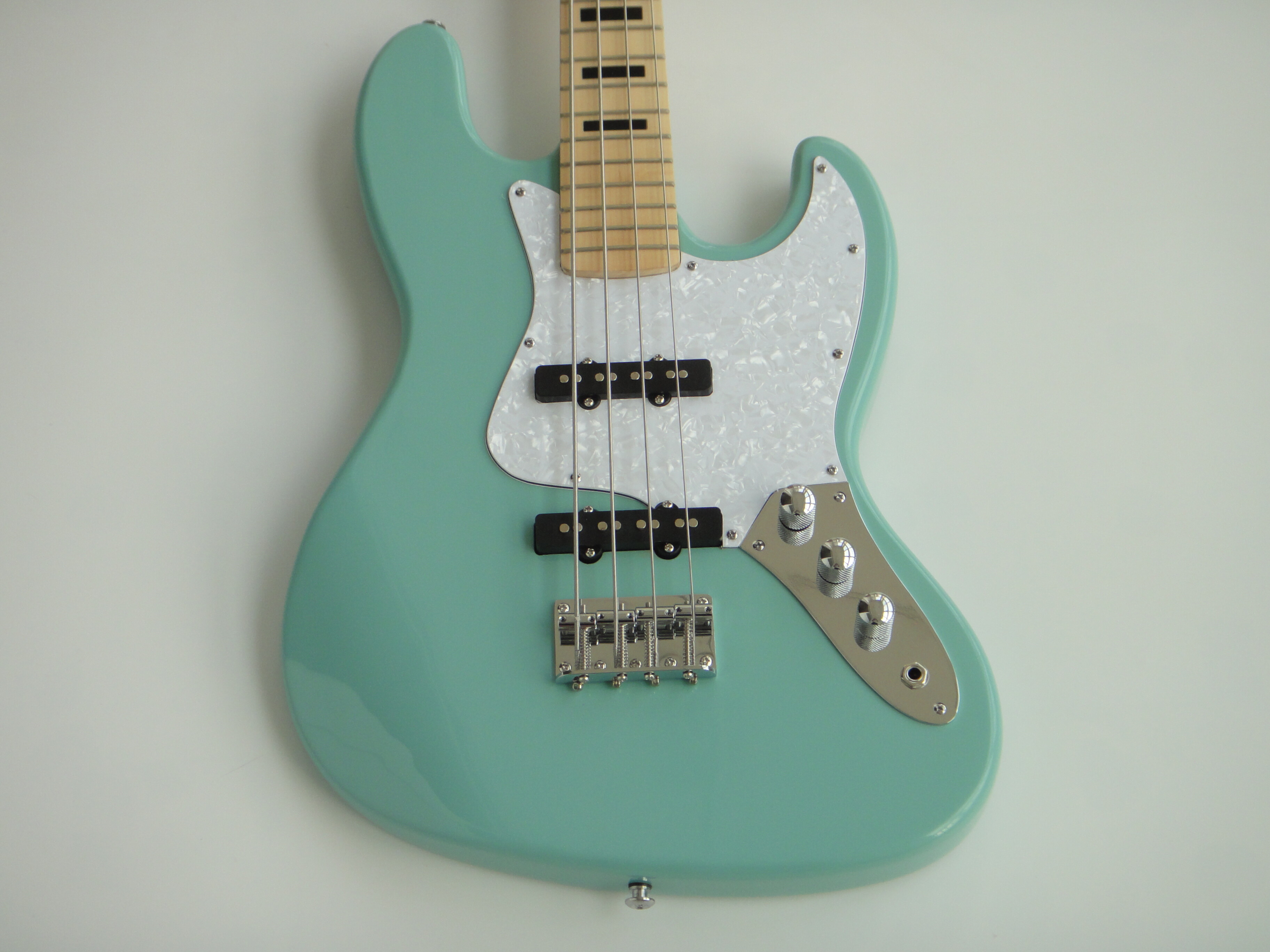 Guitarra Eléctrica Afanti Customizada Cuerpo Caoba Mástil Arce Atornillado